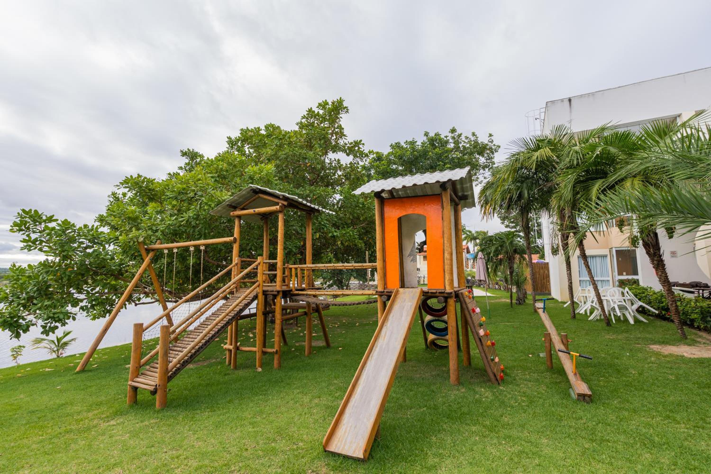 Apartment in Guarajuba with 2 Comfortable Suites.