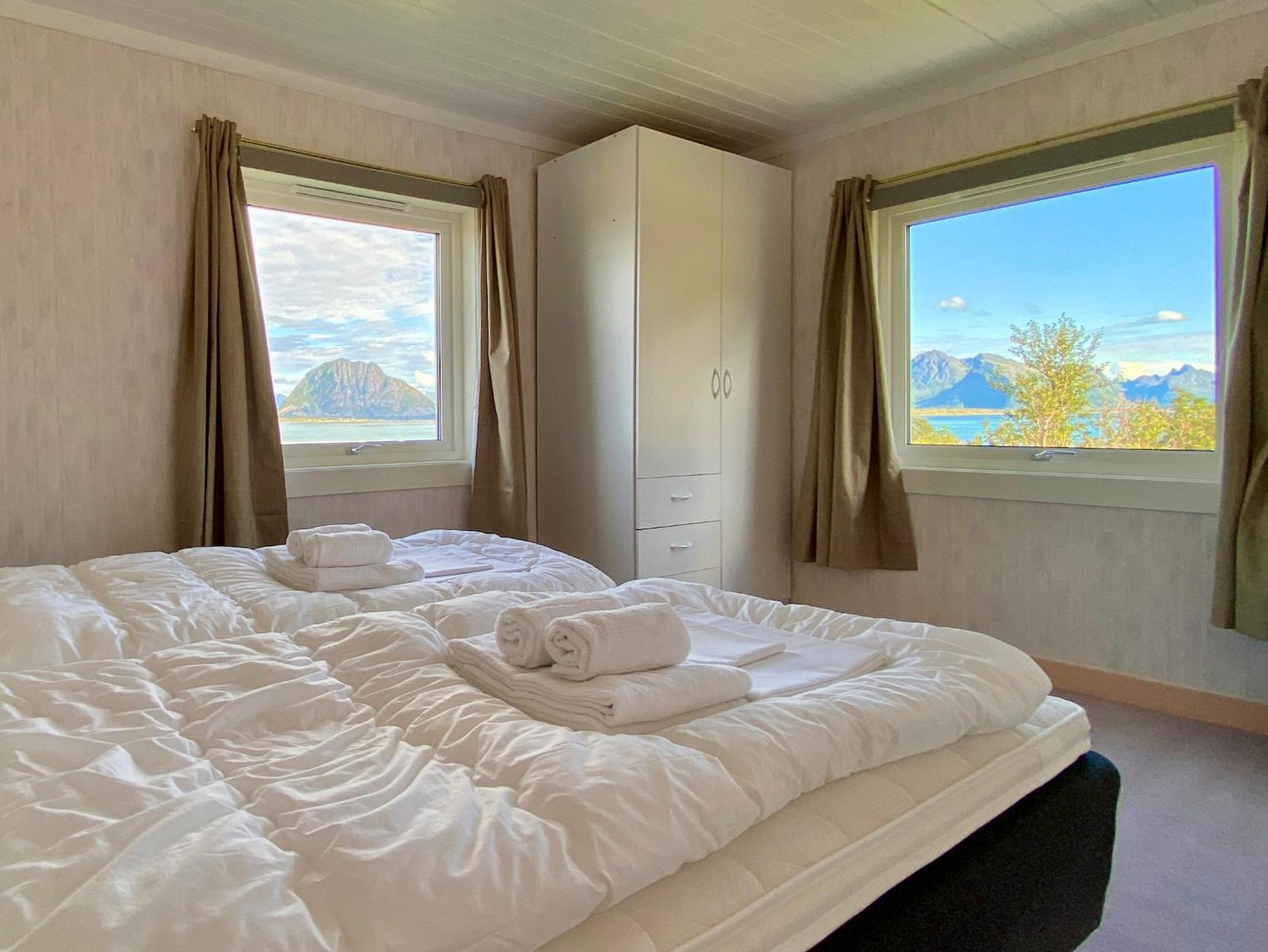 Midnight Sun Paradise Lofoten view 2