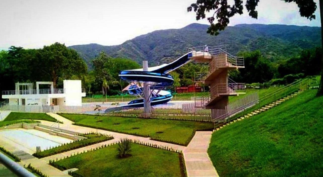 occidente colonial santa fe de Antioquia tipo resort Aparta sol tobogán kanaloa parque acuático