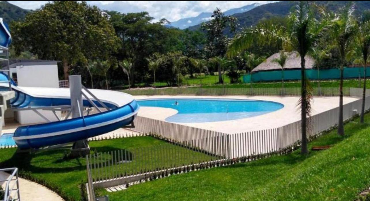 occidente colonial santa fe de Antioquia tipo resort Aparta sol tobogán kanaloa parque acuático