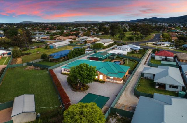 Spacious resort style property with pool in Mudgee - Rest Easy Mudgee Villa