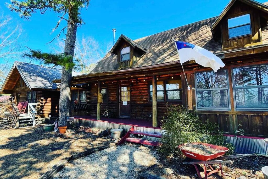 3 Bedroom log cabin with hot tub at Bear Mountain view 2
