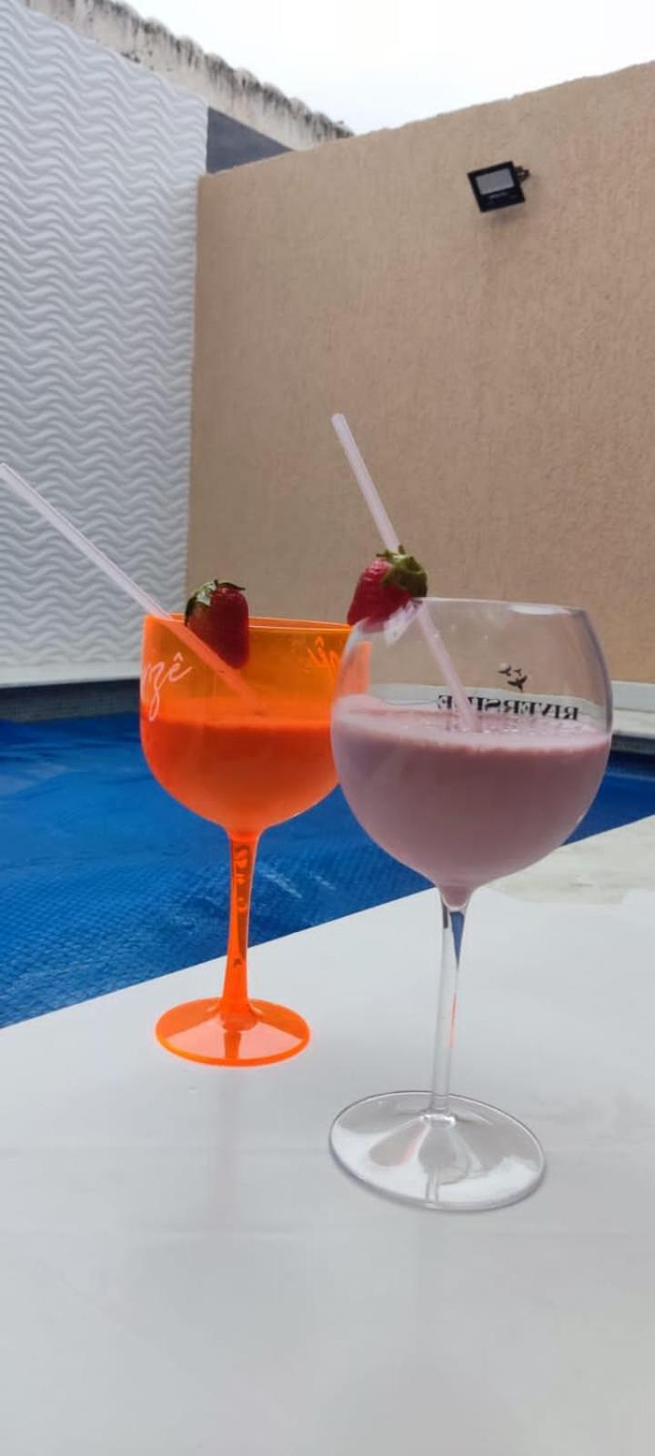 A Casa Linda Com Piscina Aquecida churrasqueira wifi pertinho da praia em Itanhaém