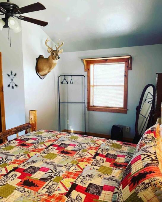 3 Bedroom log cabin with hot tub at Bear Mountain view 3