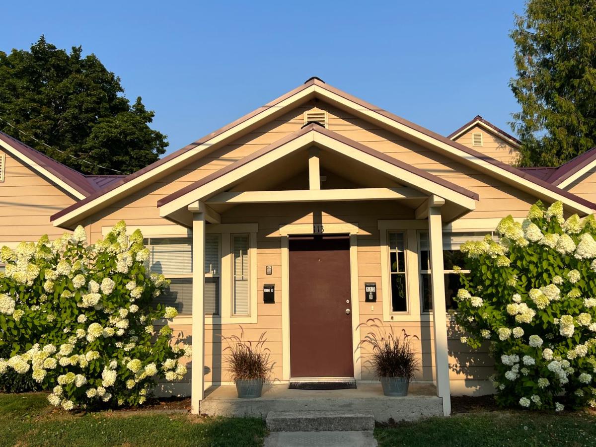 Great downtown Sandpoint location! view 2
