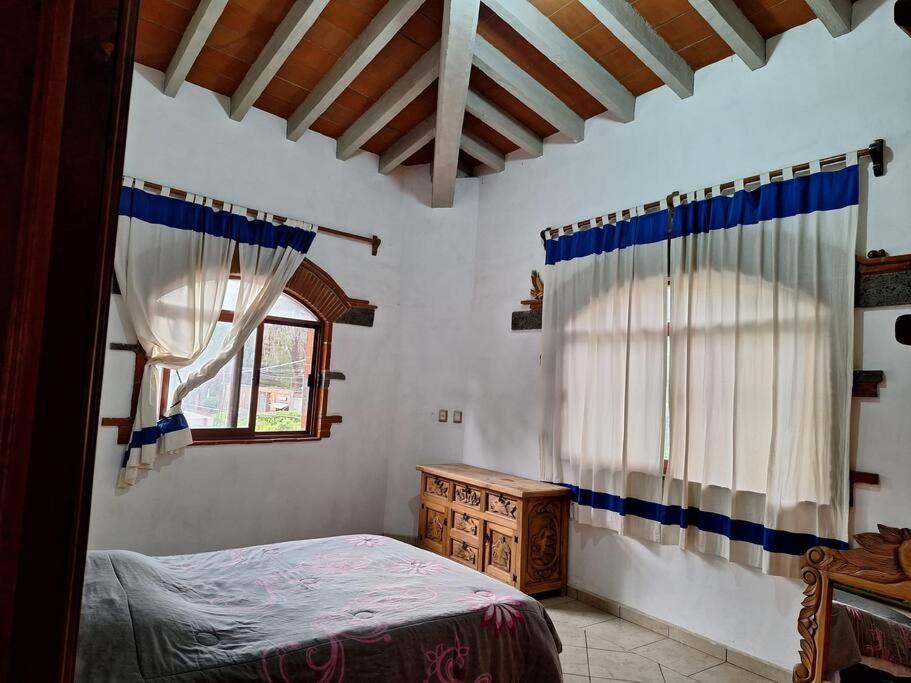 Hermosa casa de adobe en Tepoztlán view 2