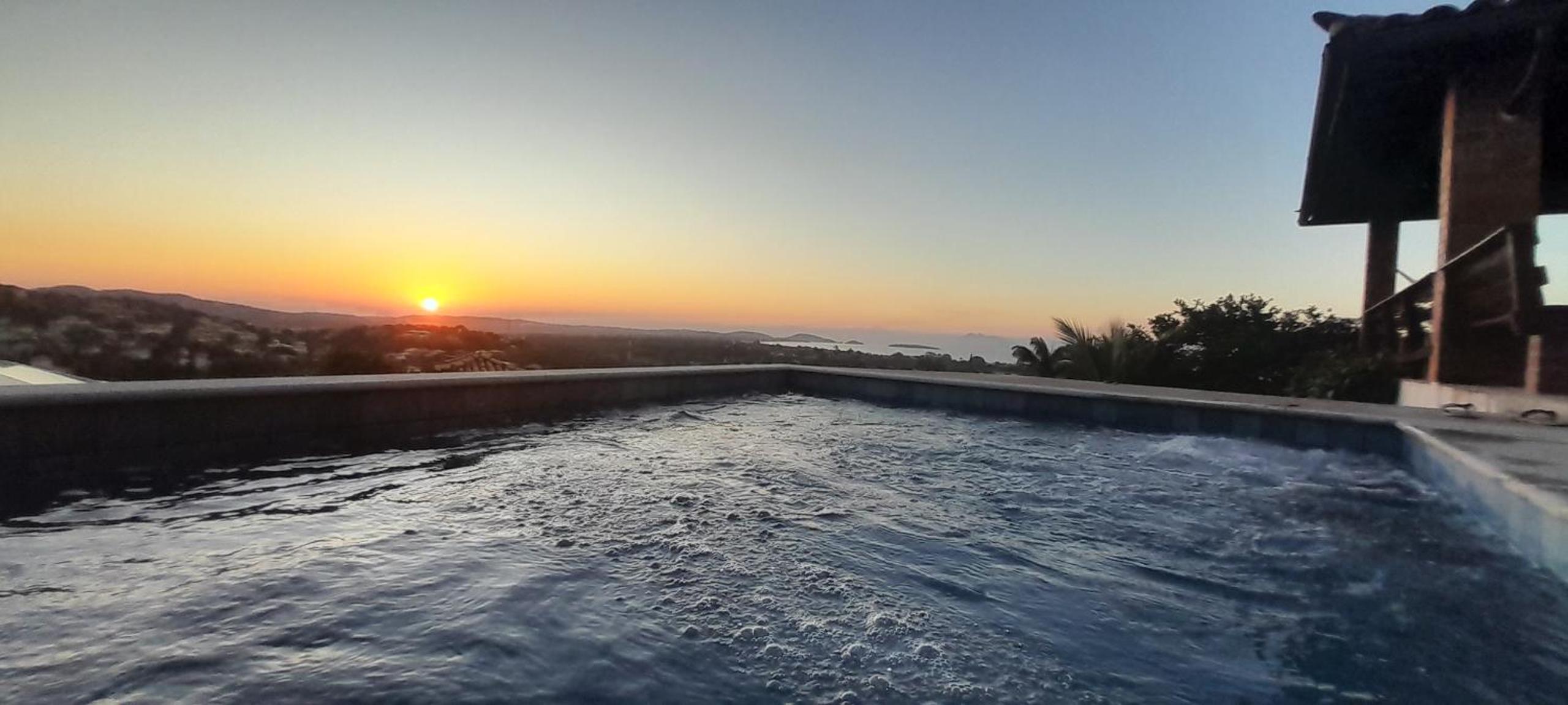 Casa e piscina privativa, vista para o mar em condomínio pé na areia