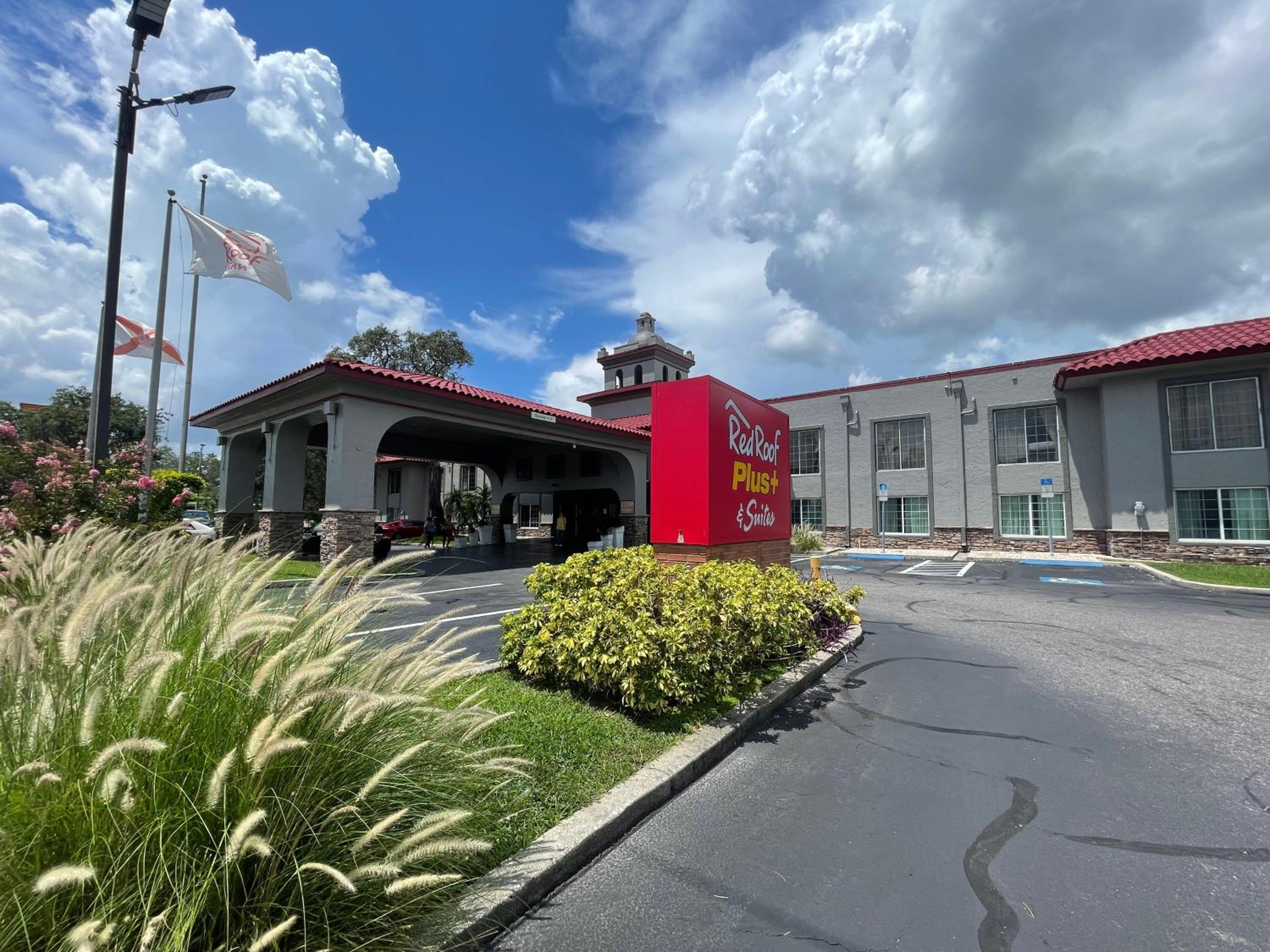 Red Roof Inn PLUS & Suites Tampa - Busch Gardens, Photo 24