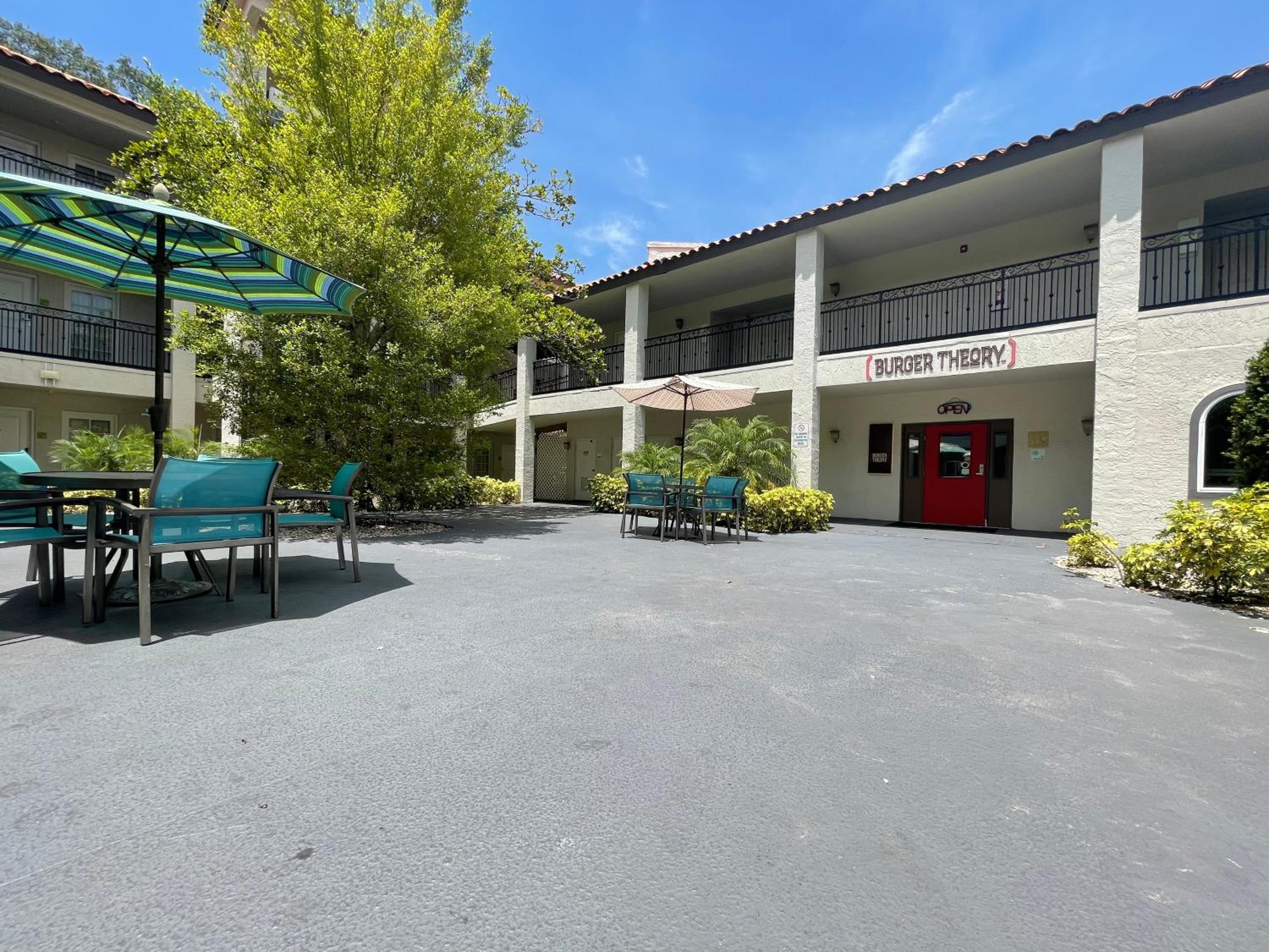 Red Roof Inn PLUS & Suites Tampa - Busch Gardens, Photo 12