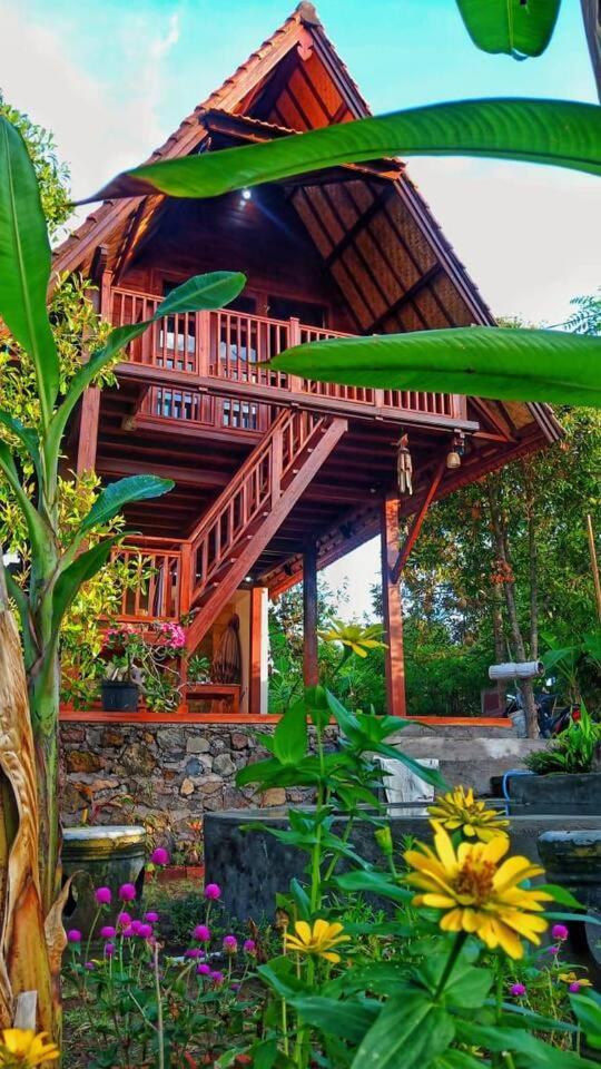 triangle cottage bali