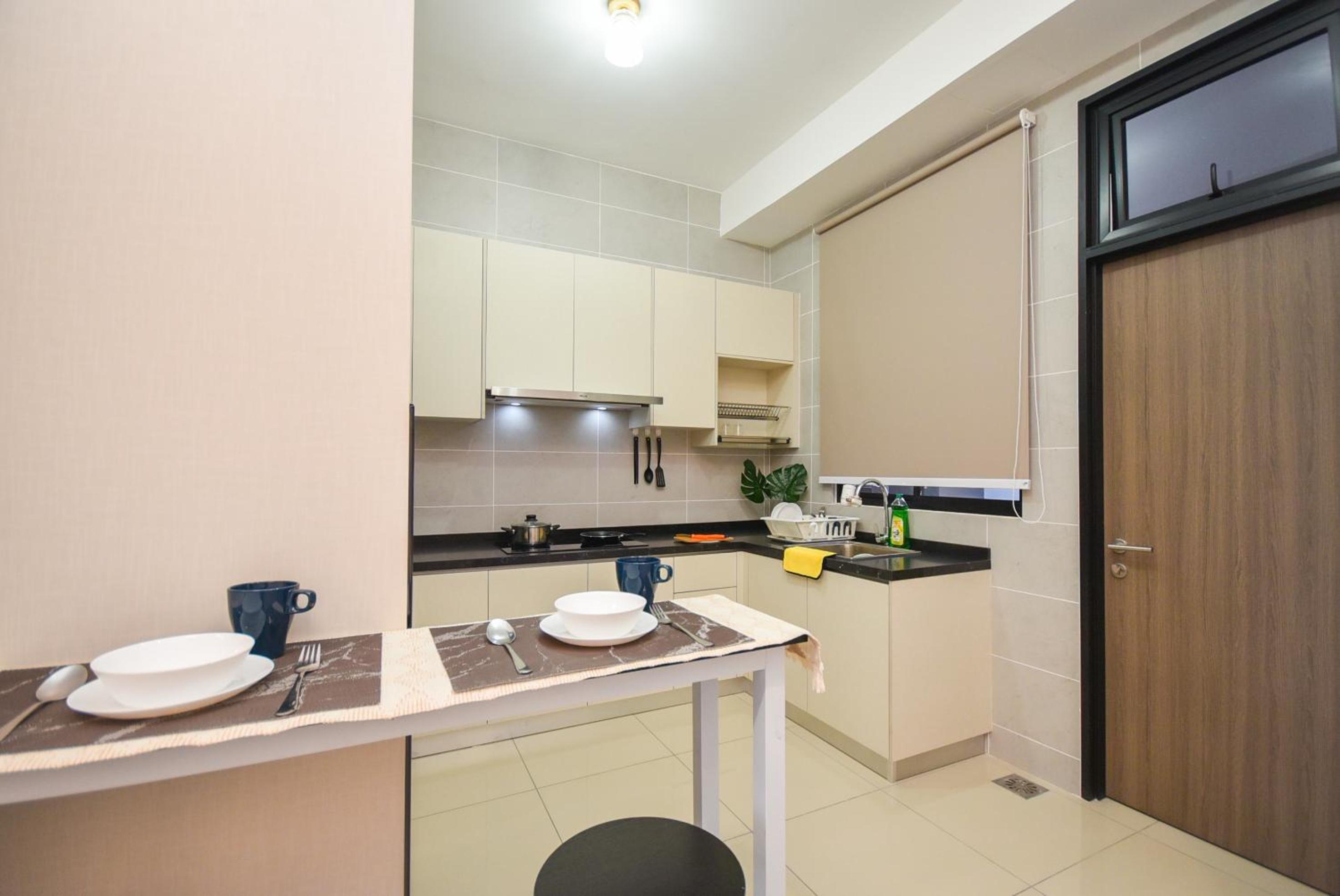 Twin Tower Residence by Nest Home【5 mins walk to CIQ】
