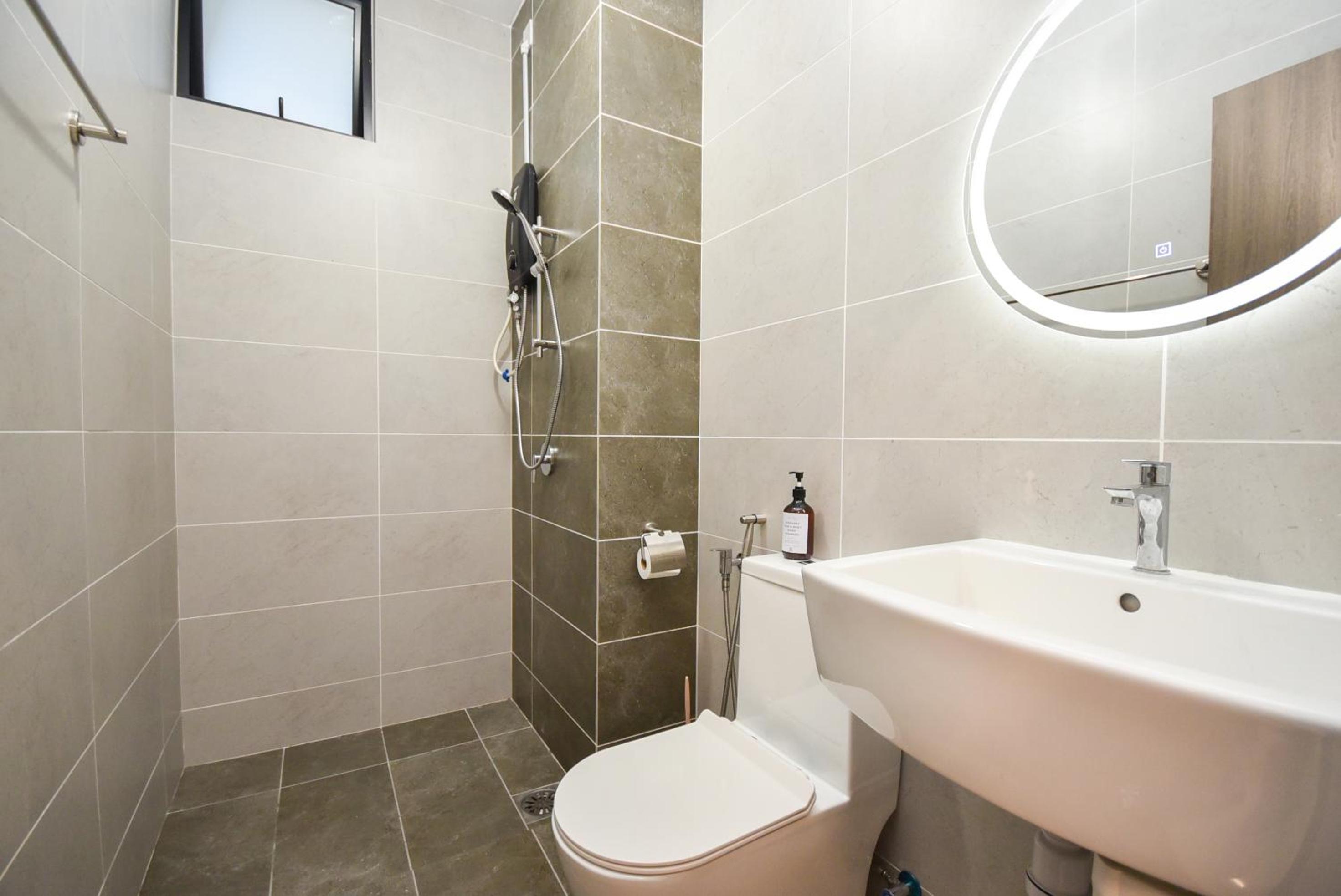 Twin Tower Residence by Nest Home【5 mins walk to CIQ】