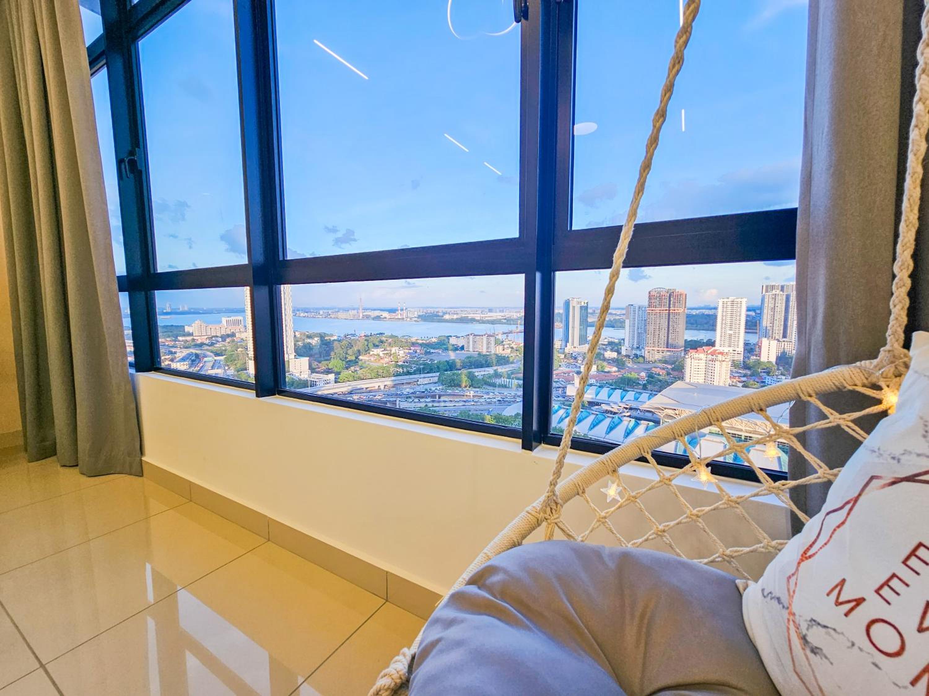 Twin Tower Residence by Nest Home【5 mins walk to CIQ】