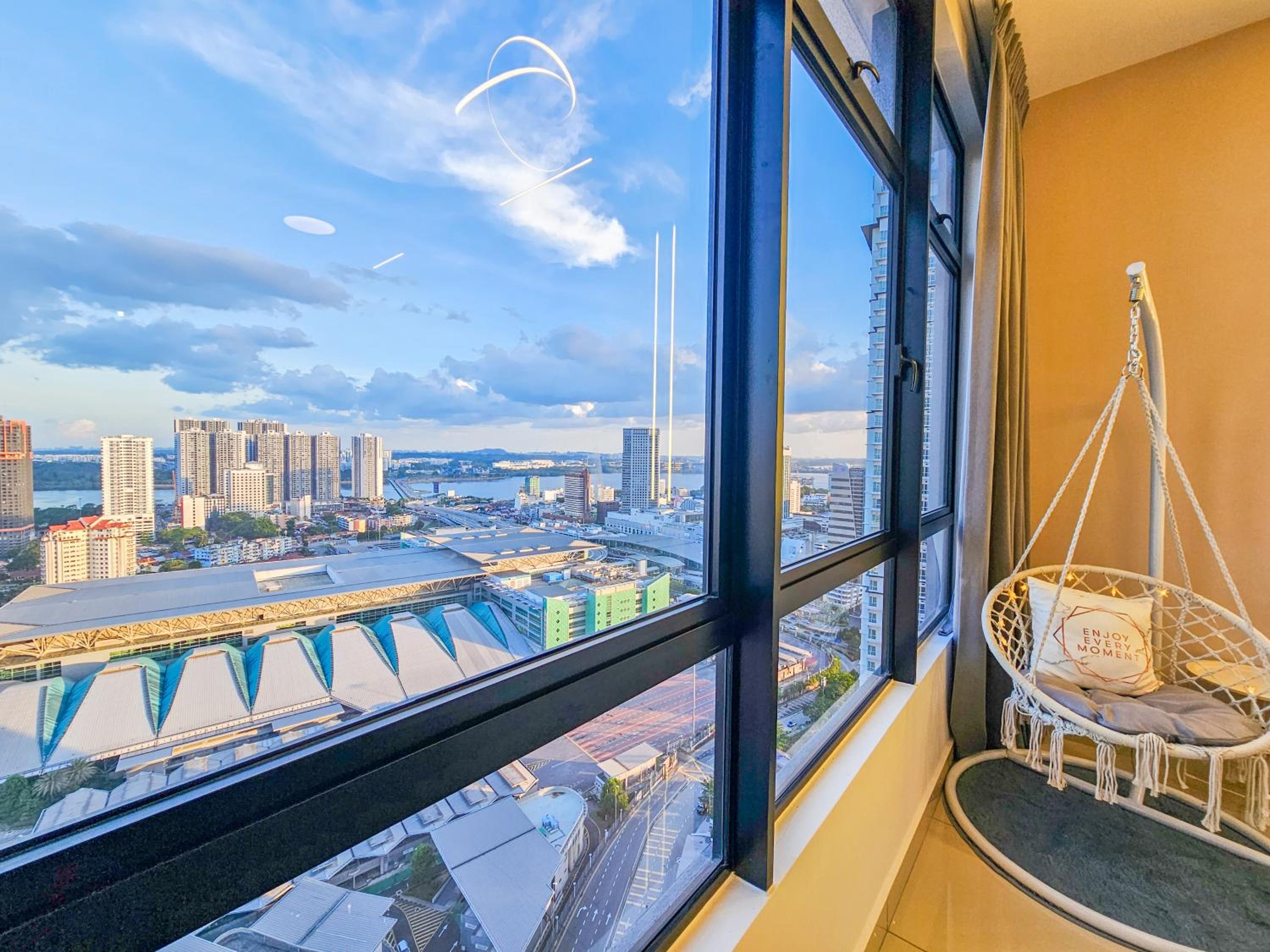 Twin Tower Residence by Nest Home【5 mins walk to CIQ】