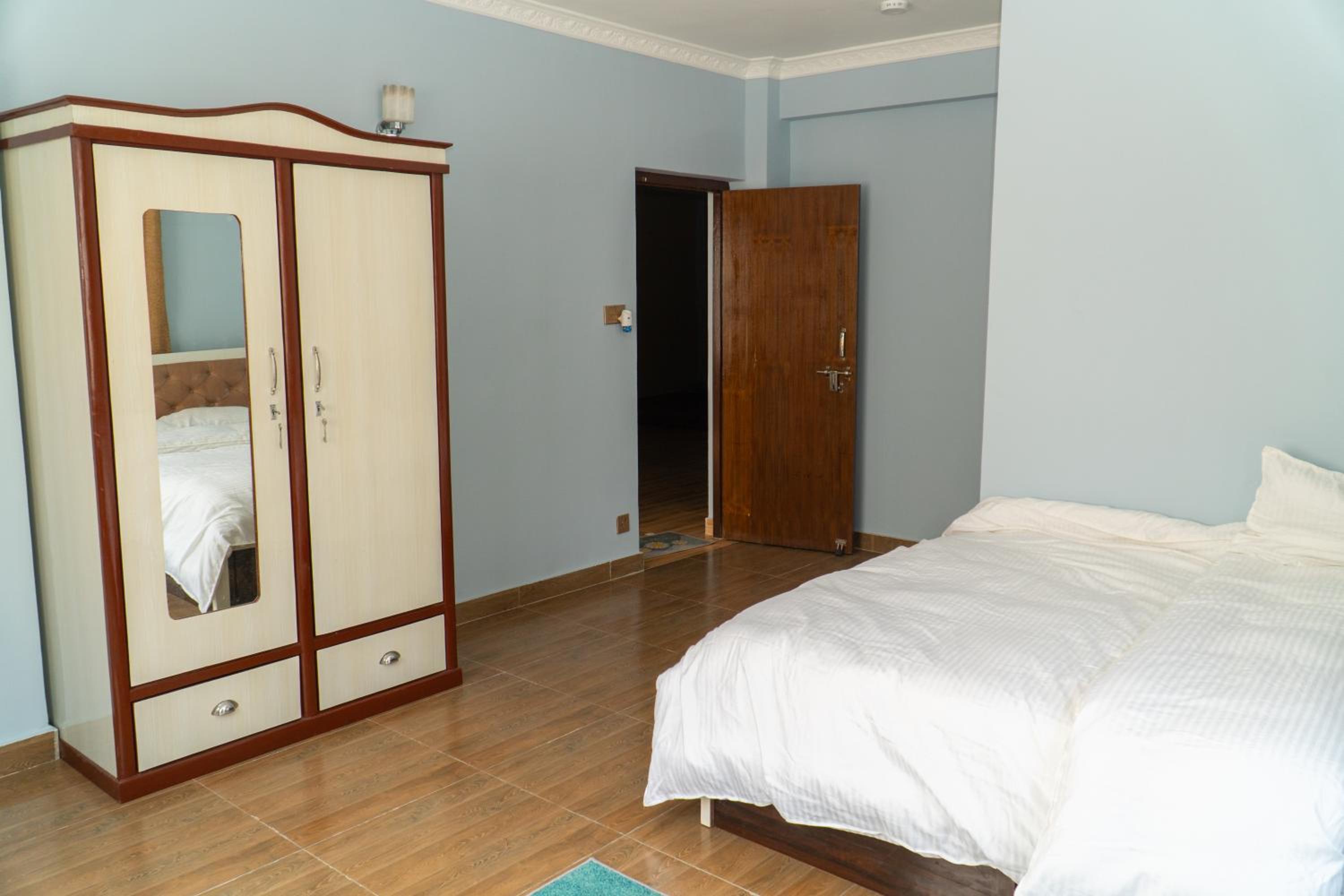 The White House Villa, 8 bedroom, Swimming Pool & Home Theater view 3