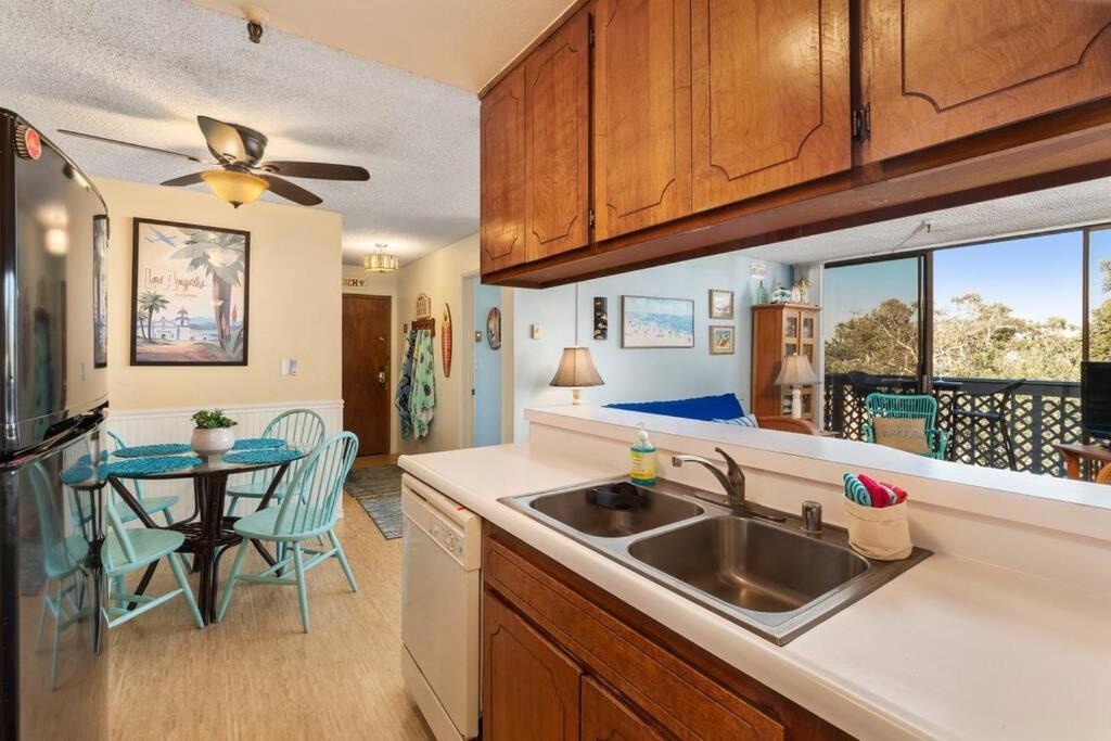 Top Floor/Corner Condo! Steps to beach w/views! view 4