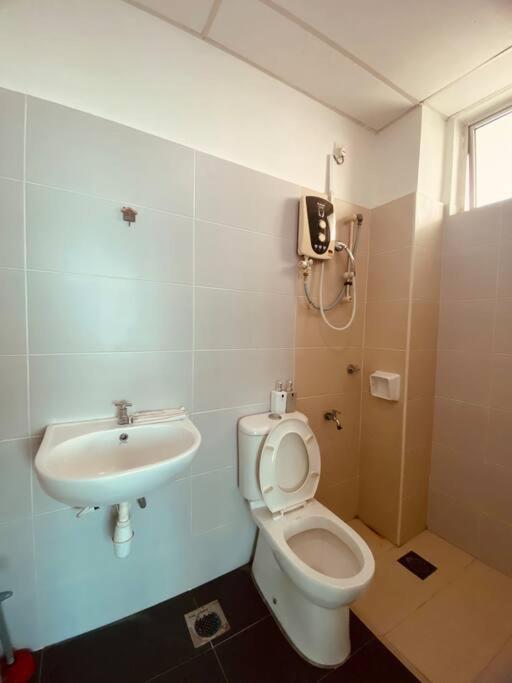 Mount Austin #Akademik Suite 3B2R 4-6Pax #MSPro