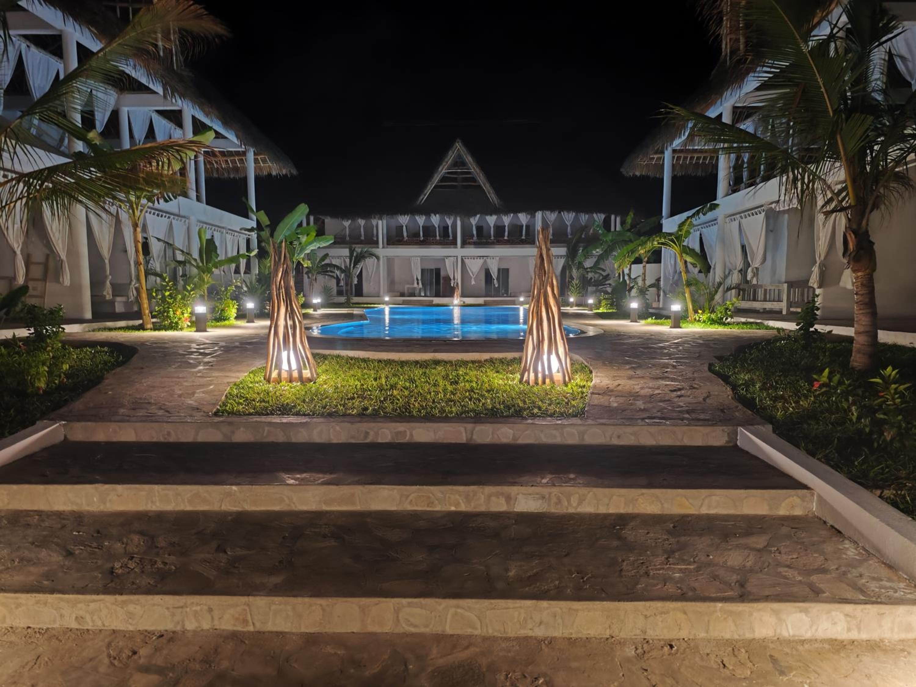 RiccArDella House Rafiki Tamu