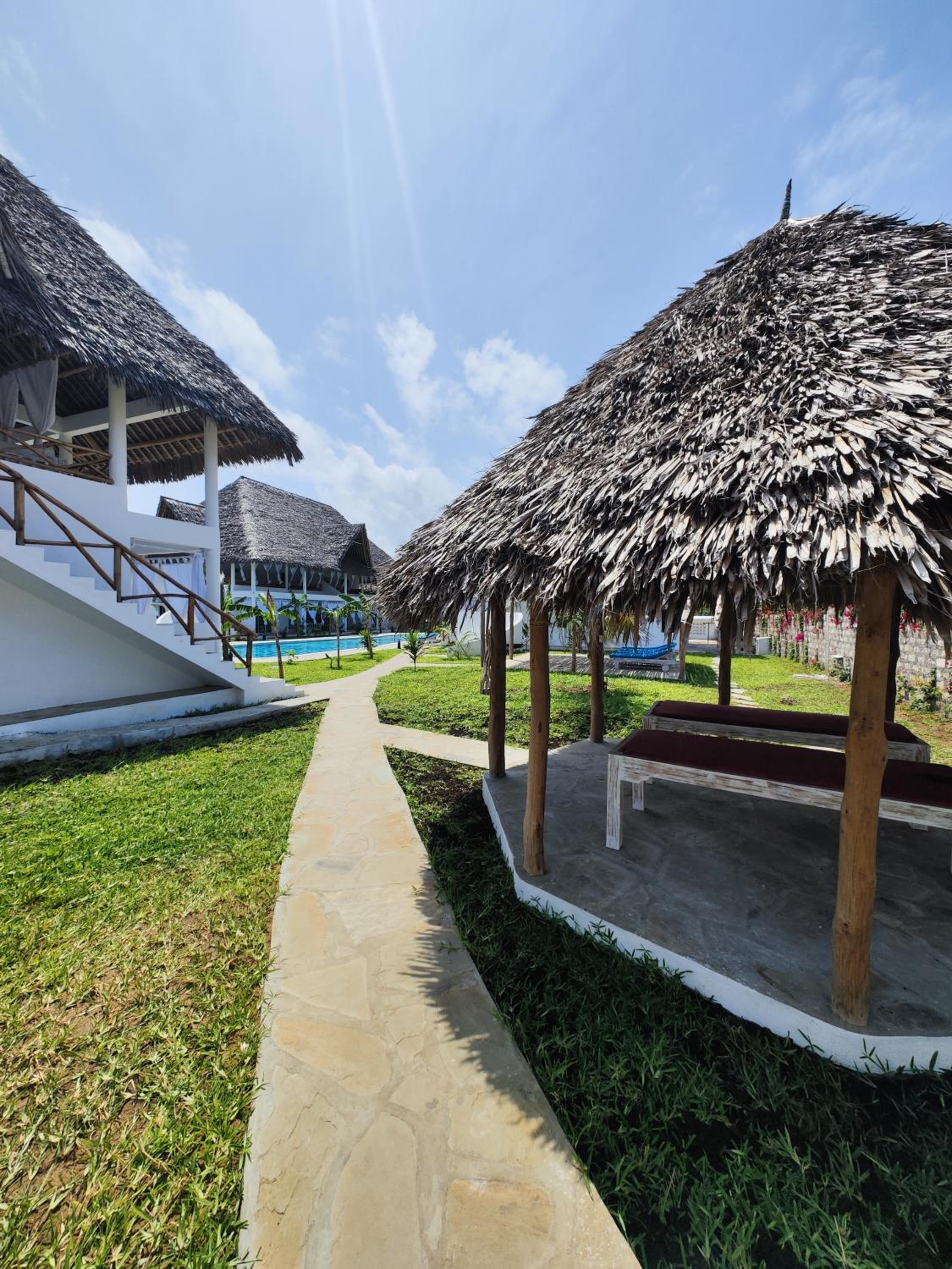 RiccArDella House Rafiki Tamu