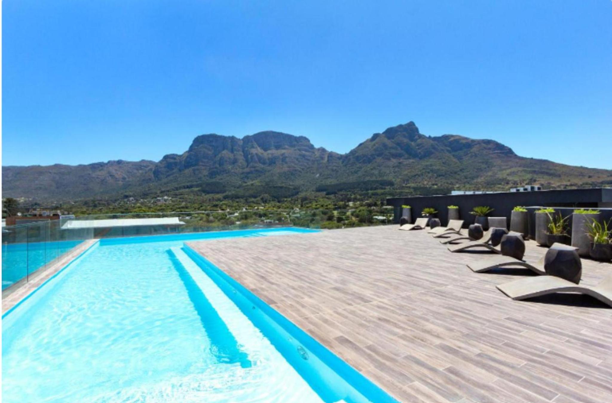 Newlands Peak - Spacious one-bed apartment view 4
