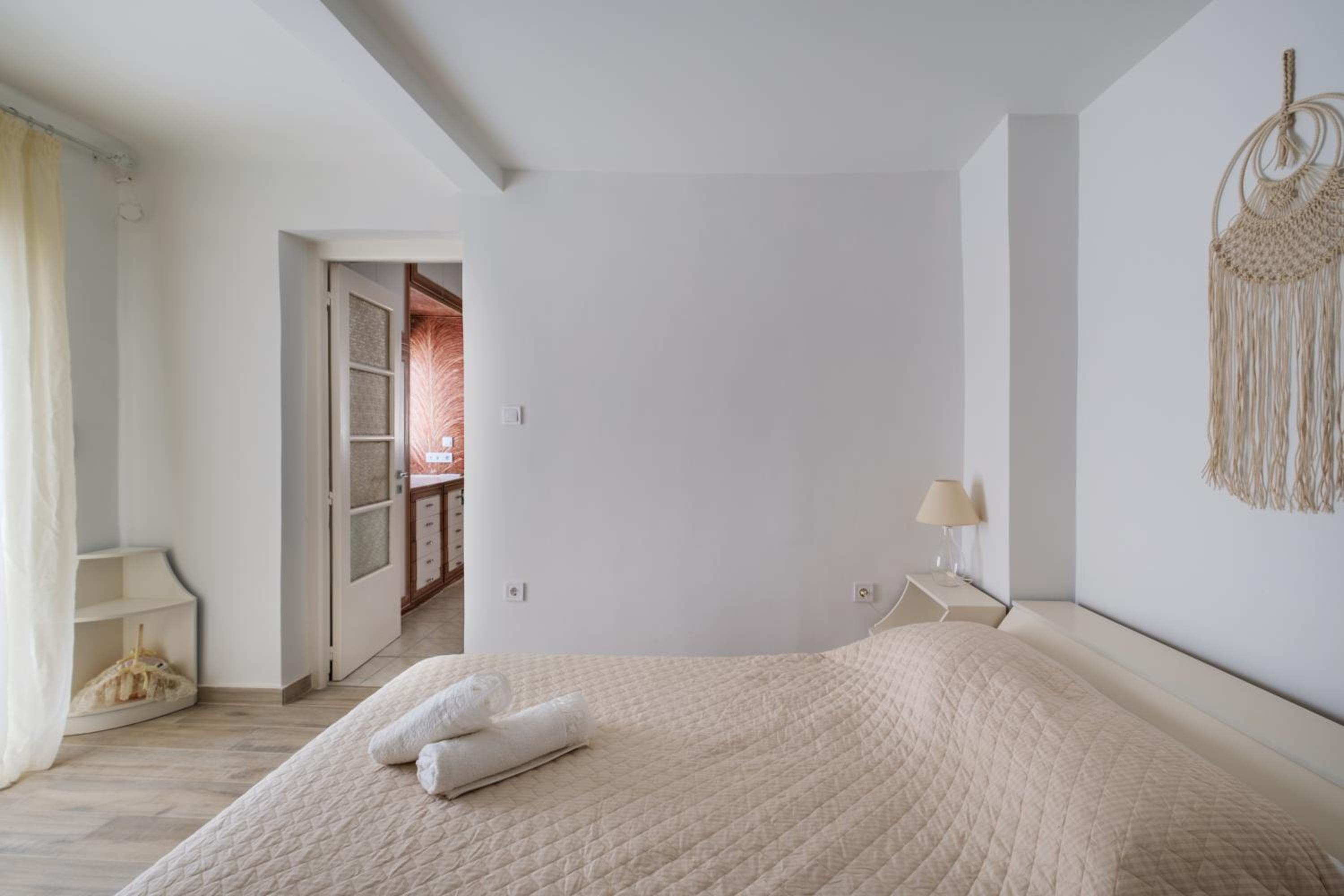 Piraiki Coastal Accommodation