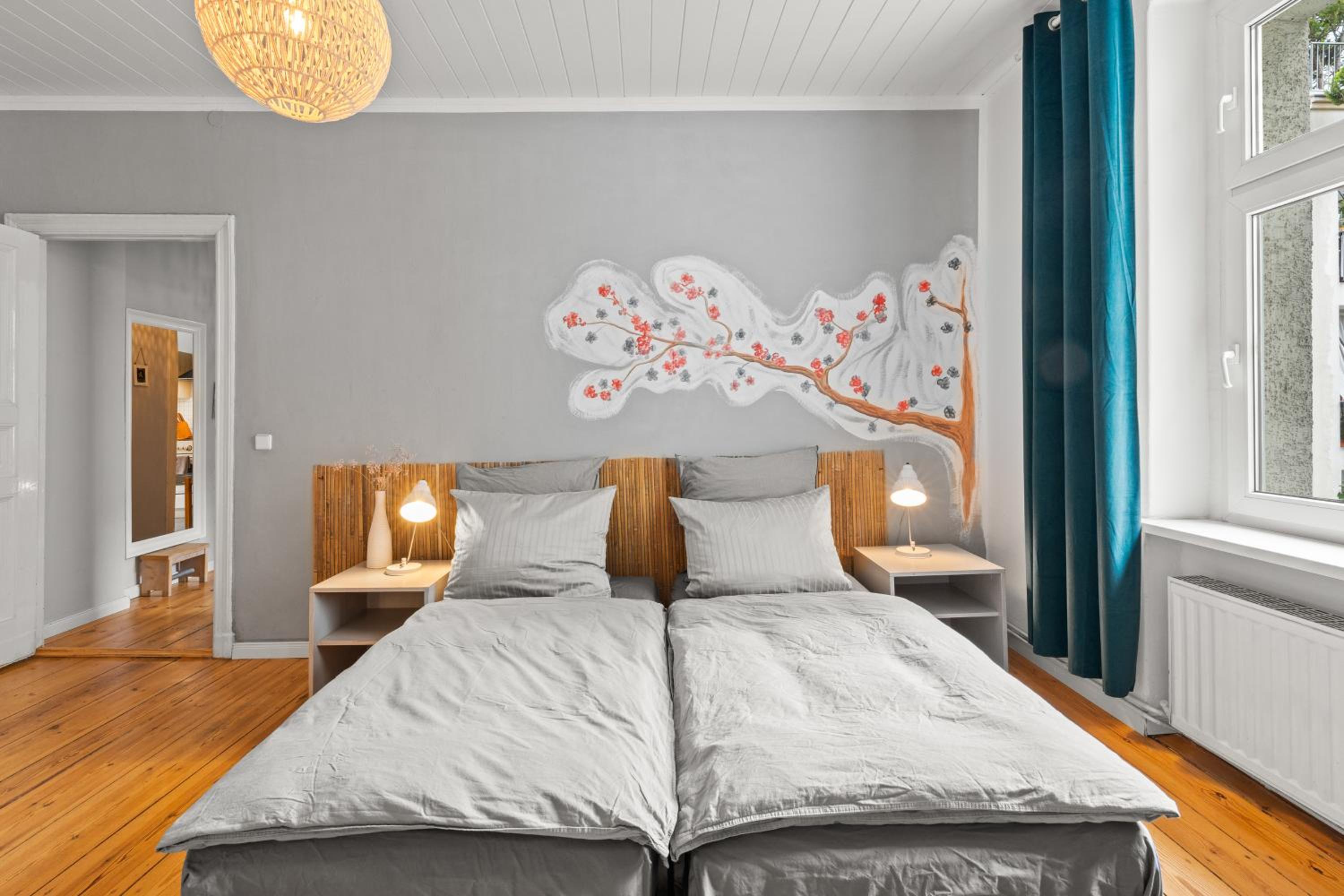 TheWilhelmshavener Group Apartment, group & family friendly, 100m2, 2BR, 1 living room, huge table, ideal for 4 - 6 Guests