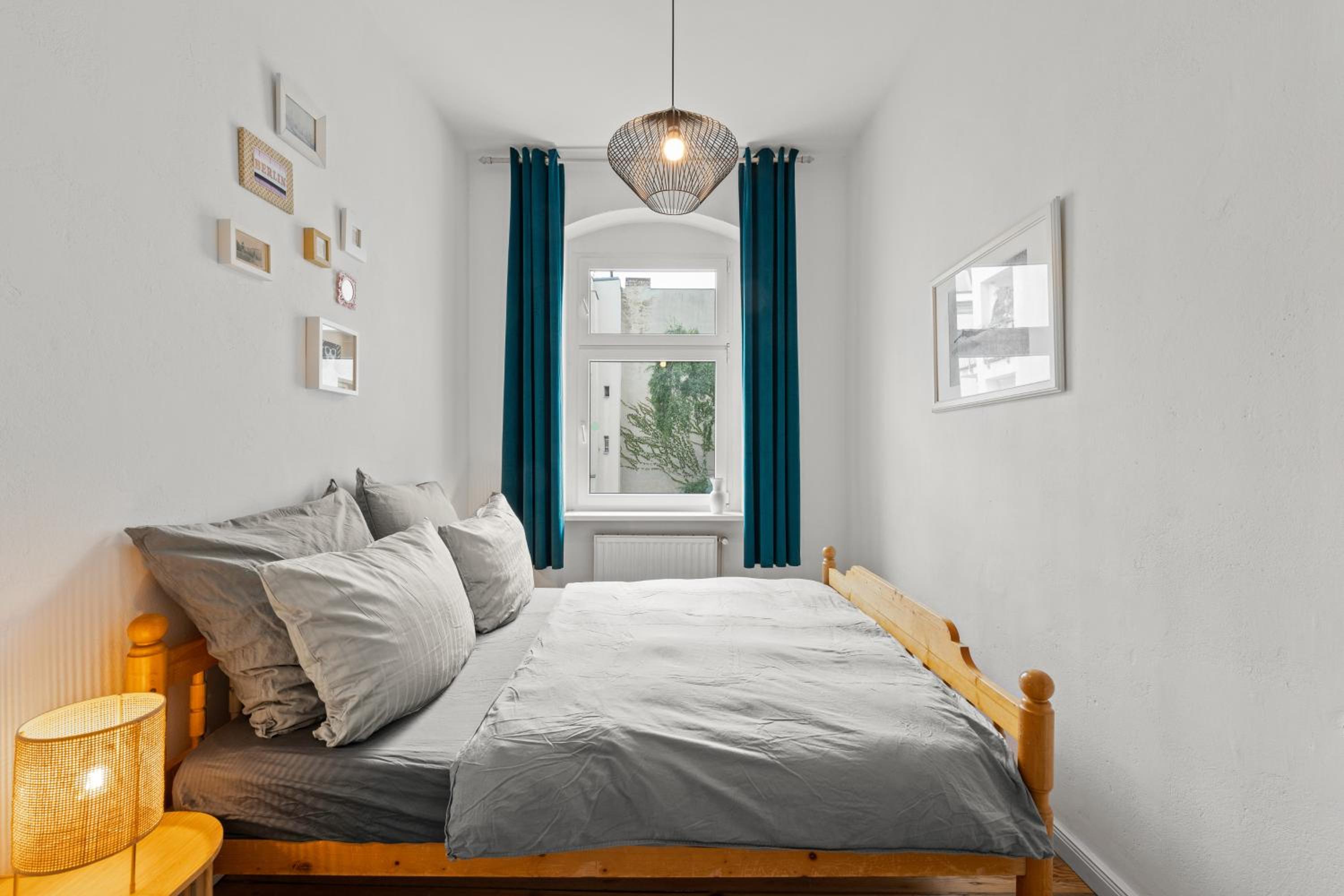 TheWilhelmshavener Group Apartment, group & family friendly, 100m2, 2BR, 1 living room, huge table, ideal for 4 - 6 Guests