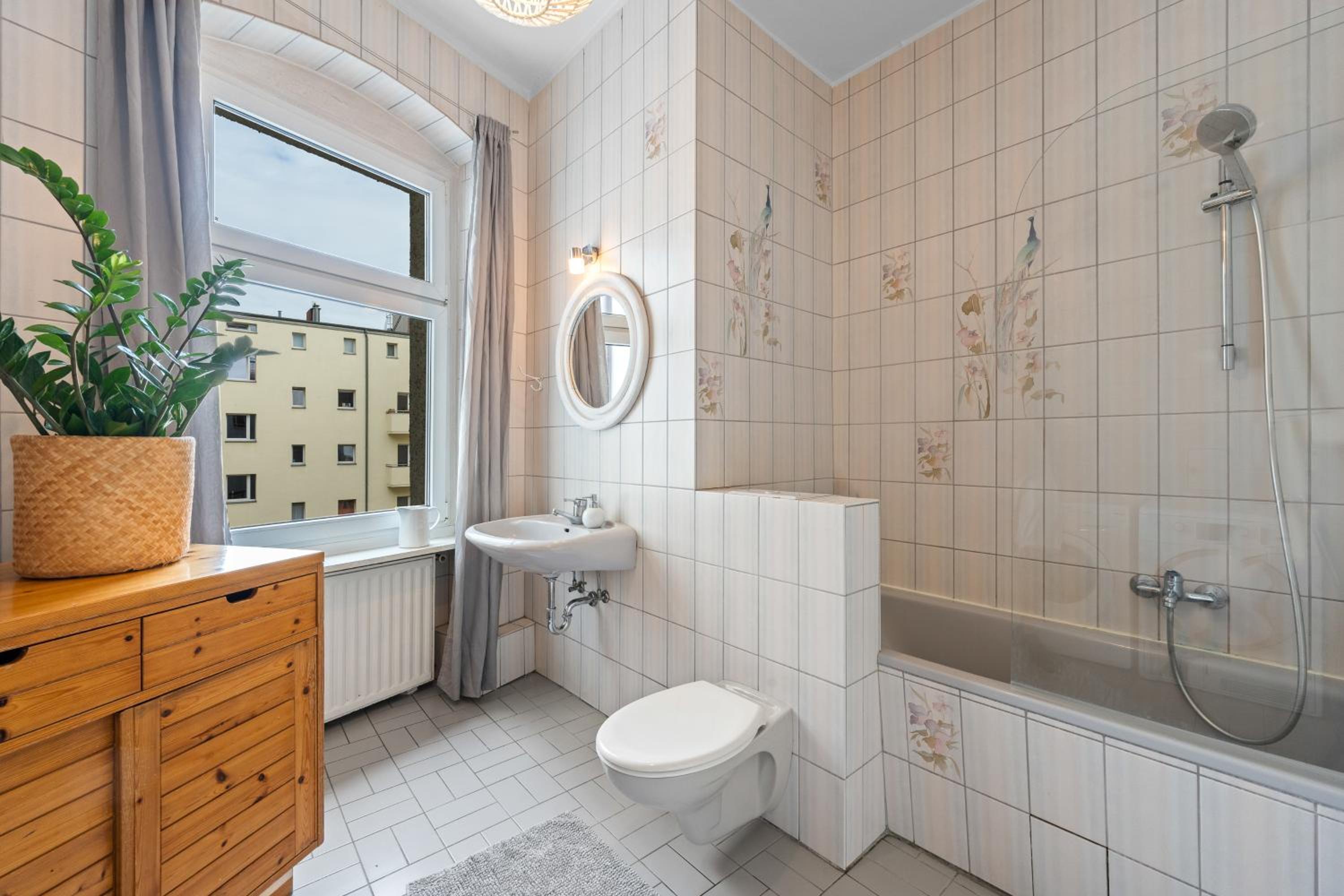 TheWilhelmshavener Group Apartment, group & family friendly, 100m2, 2BR, 1 living room, huge table, ideal for 4 - 6 Guests