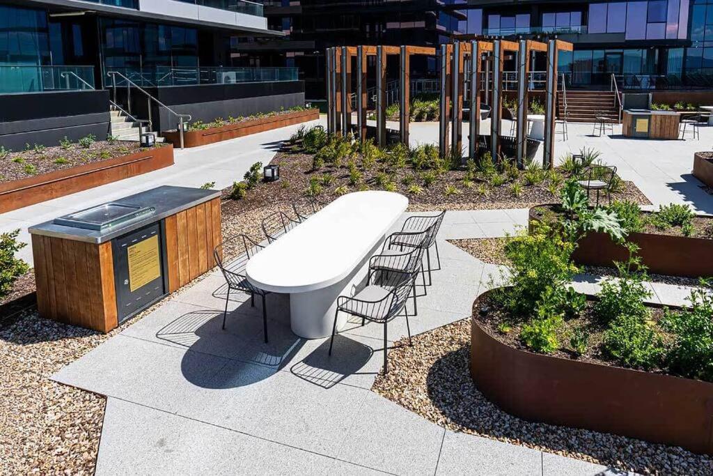 Top Floor Mountain View Luxury Rental Unit in SkyGarden Glen