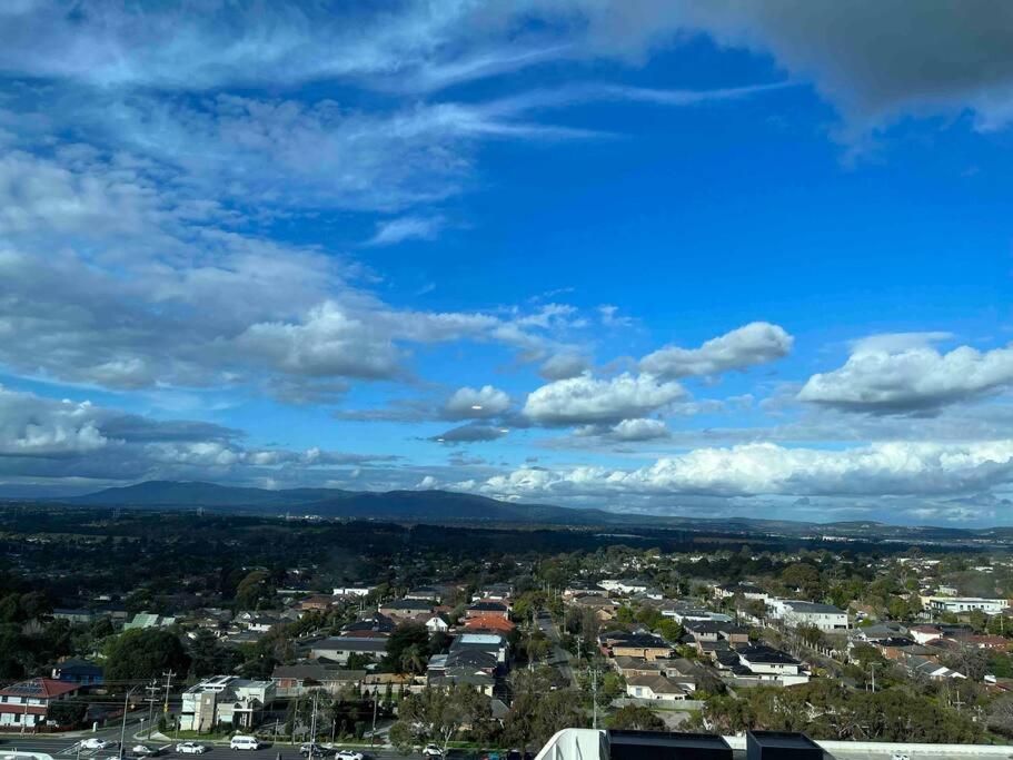Top Floor Mountain View Luxury Rental Unit in SkyGarden Glen