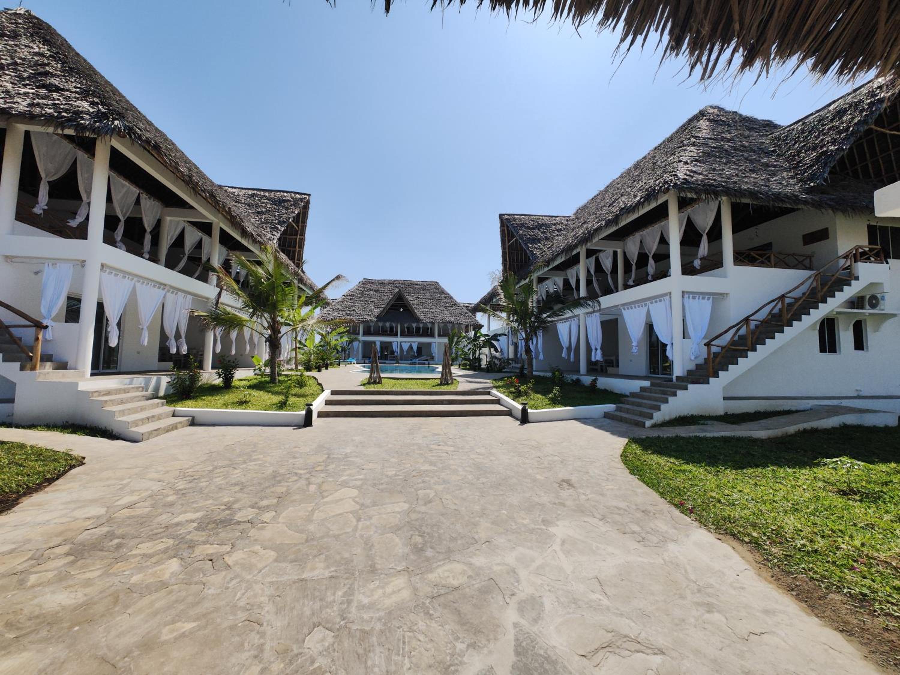 RiccArDella House Rafiki Tamu