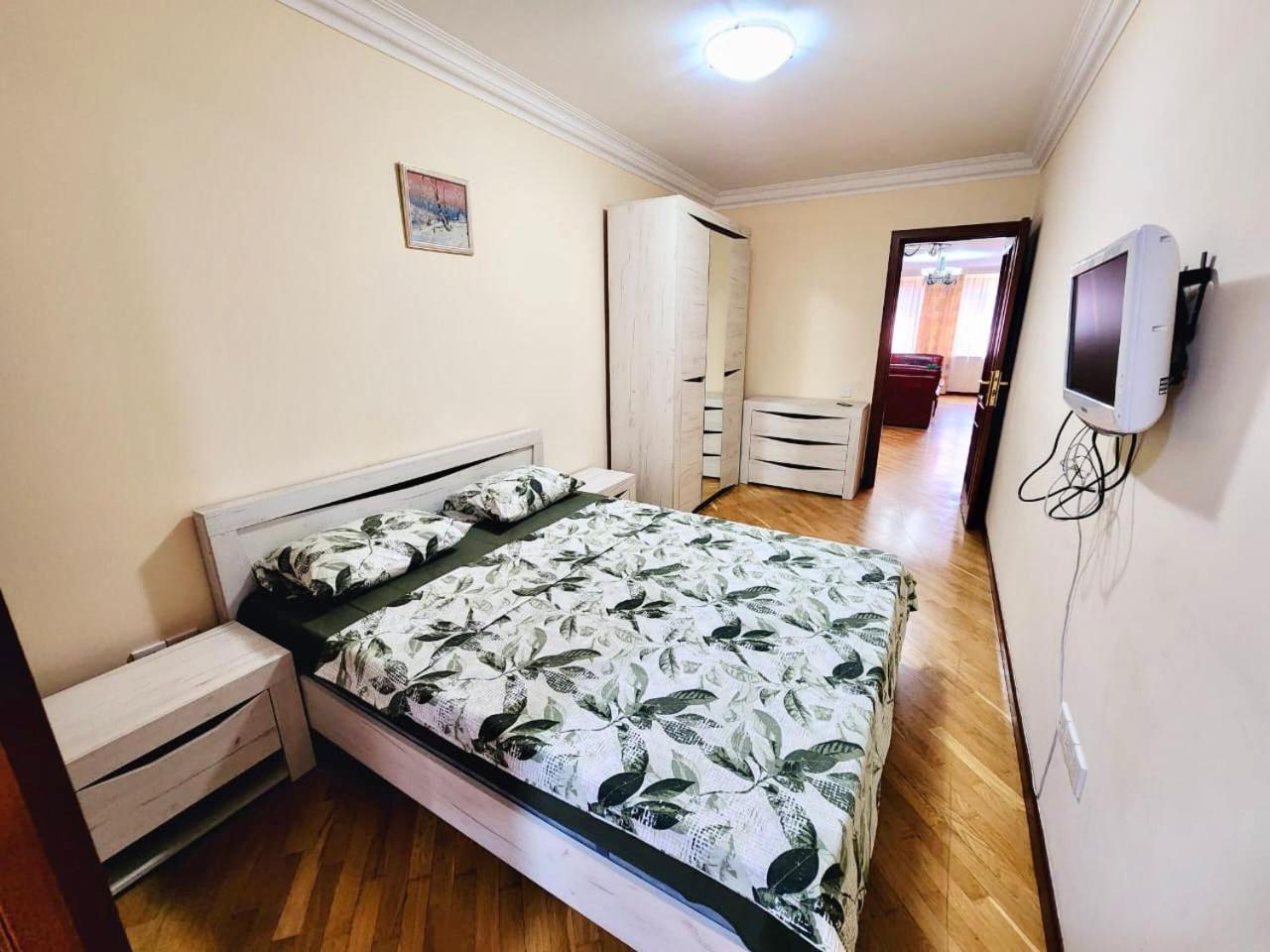 City Center Large and Comfortable 3 Bedroom, next to Northern Avenue