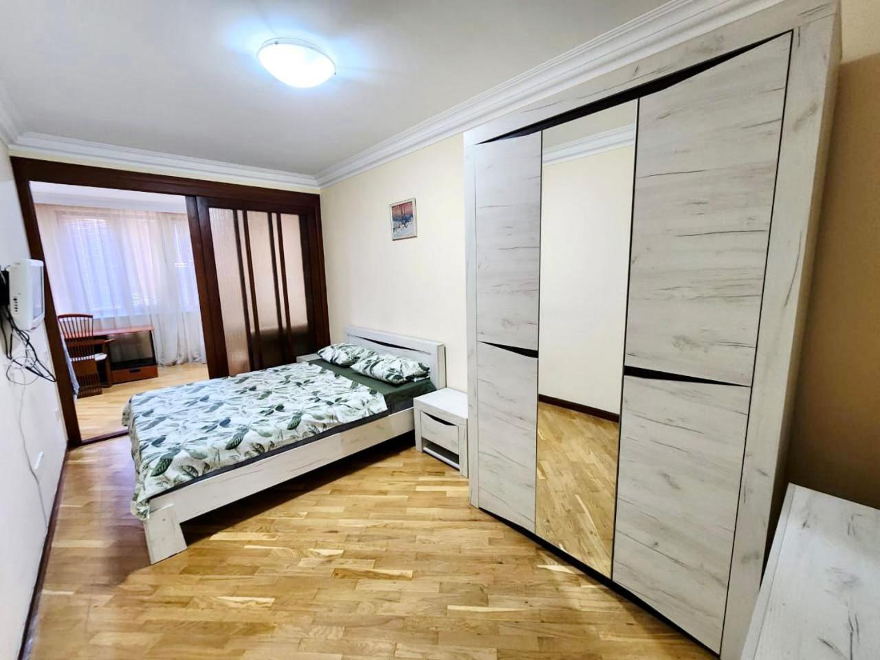 City Center Large and Comfortable 3 Bedroom, next to Northern Avenue