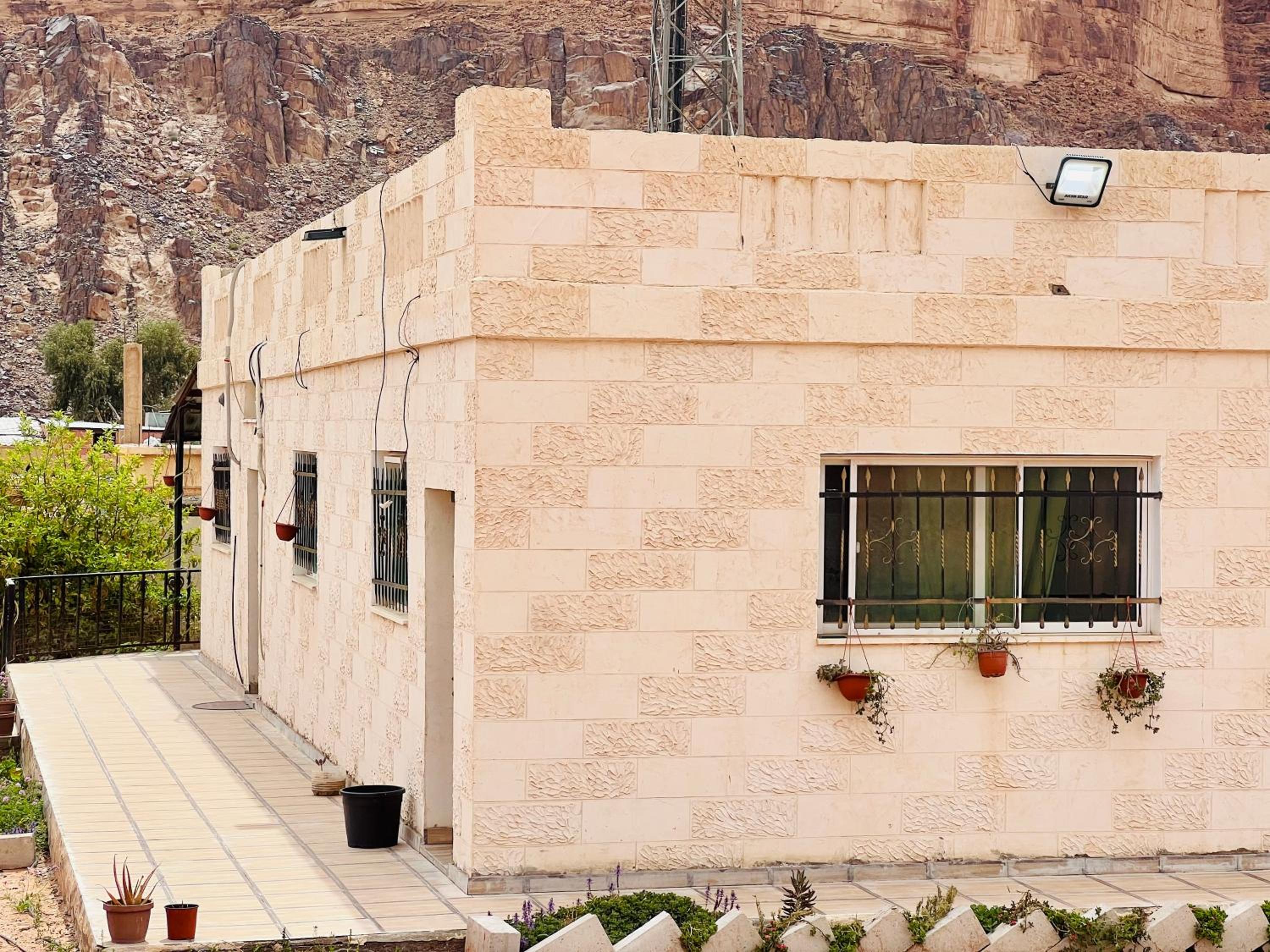Wadi rum village bed and breakfast view 4