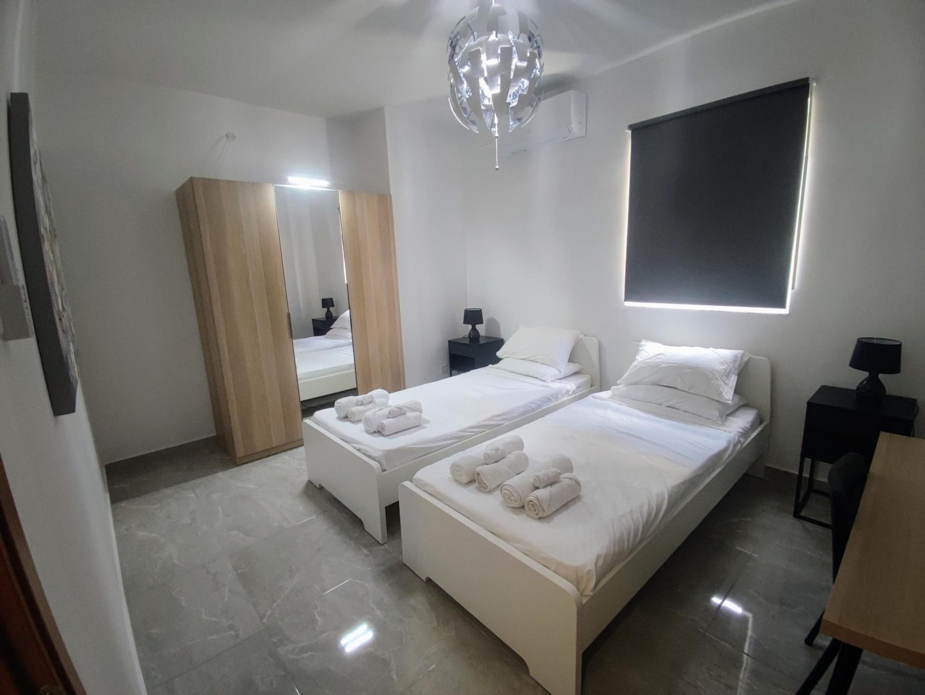 Deggies Apartments - spacious, modern apartment! view 5