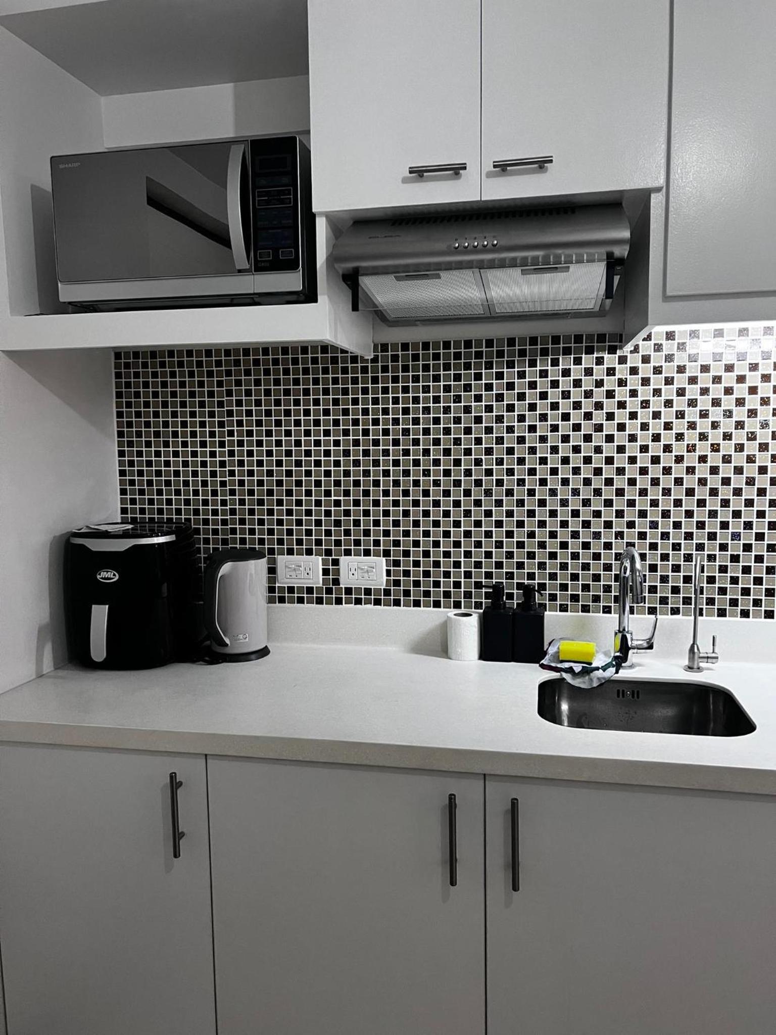Staycation by JAR - Condo Unit view 4