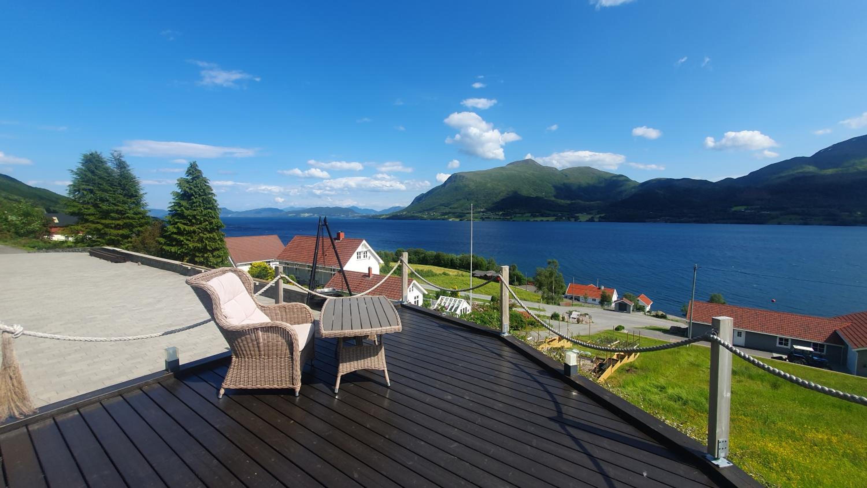 Kvernesfjorden Apartments view 4
