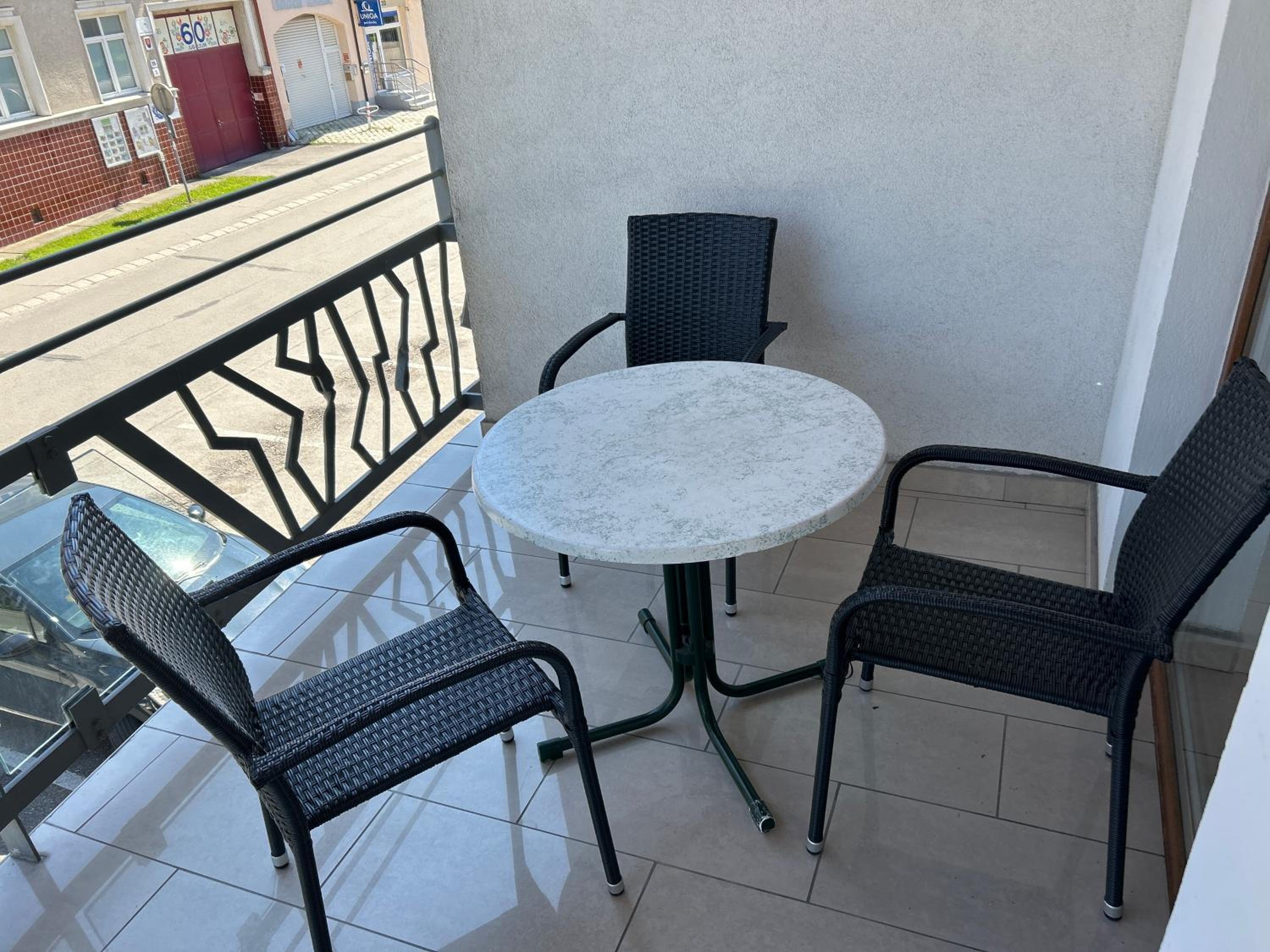 Kondé Apartments B