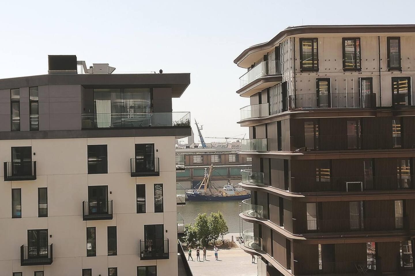 Luxueus & nieuw 2-slaapkamerappartement met garage
