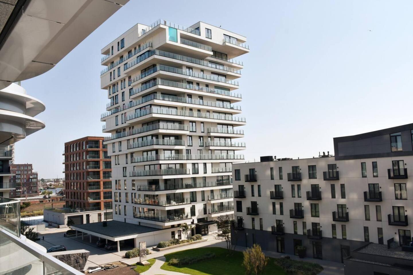 Luxueus & nieuw 2-slaapkamerappartement met garage