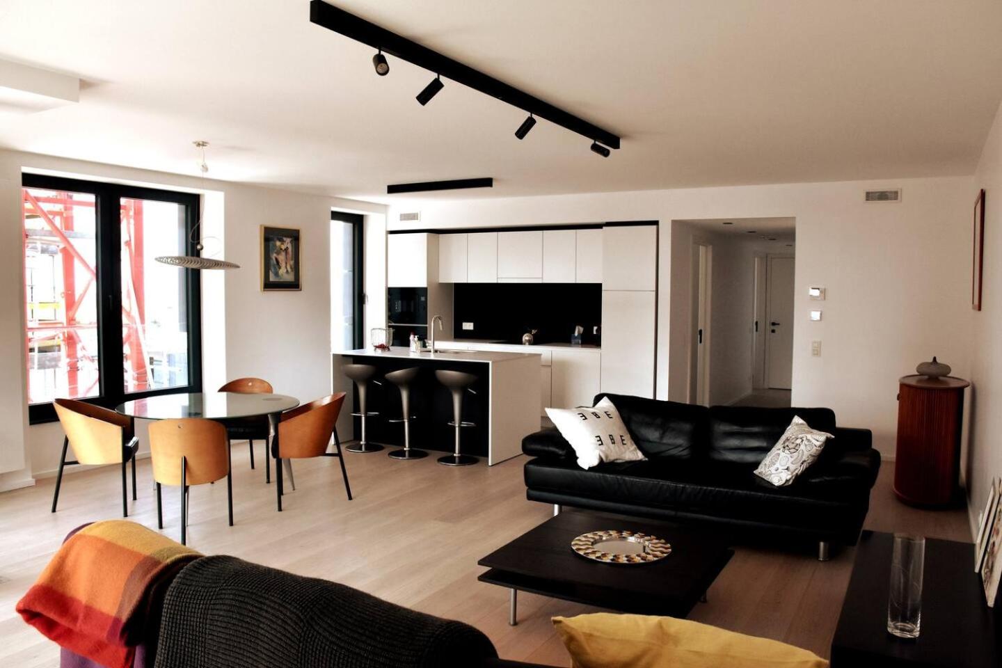 Luxueus & nieuw 2-slaapkamerappartement met garage