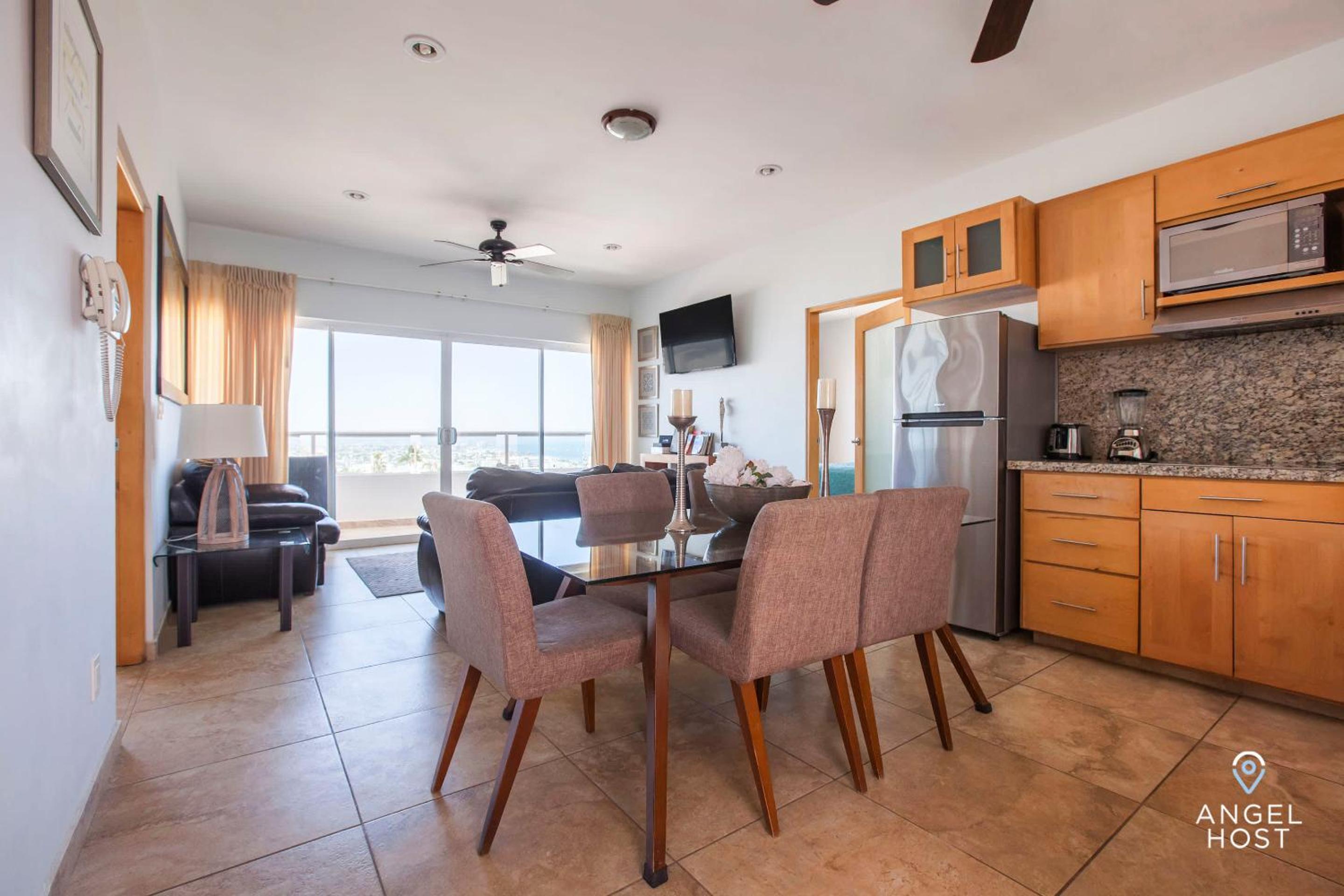 Oceanview Living Space & Balcony with FiberOptic WiFi! view 3