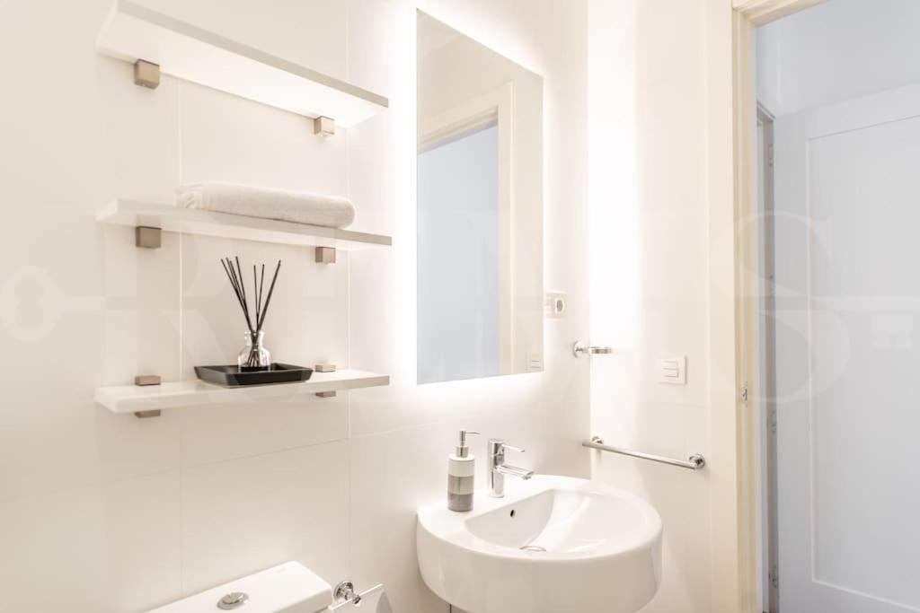 Art & Arena Suite Picasso-Inspired REMS