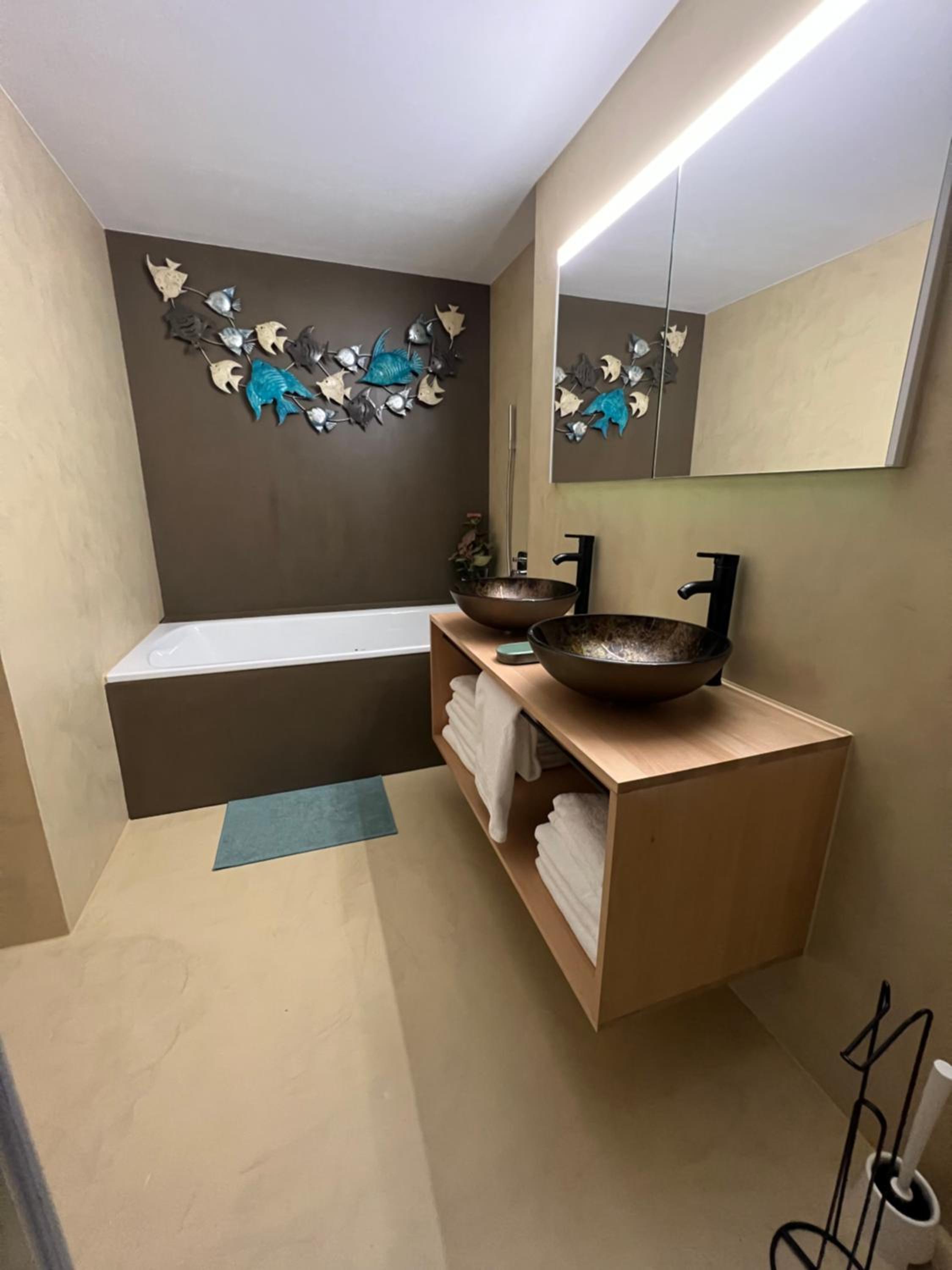 MARYS family friendly Apartments,VISIT RHINE FALLS for FREE if you stay 2 nights, SOHO 95m2 2-Bedrooms 2nd floor & SOUTH BEACH 105m2 3-Bedrooms & LOFT 115m