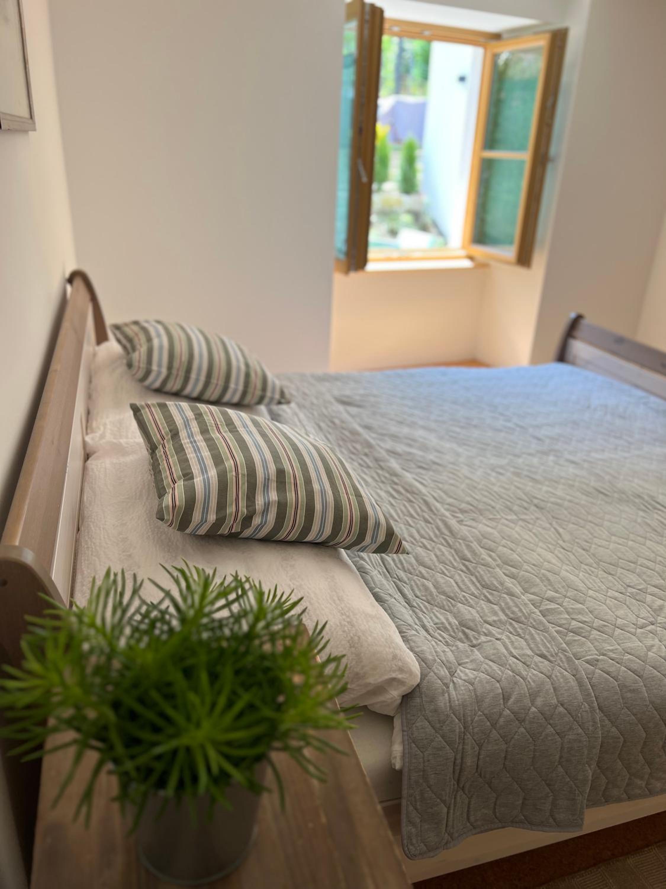 MARYS family friendly Apartments,VISIT RHINE FALLS for FREE if you stay 2 nights, SOHO 95m2 2-Bedrooms 2nd floor & SOUTH BEACH 105m2 3-Bedrooms & LOFT 115m