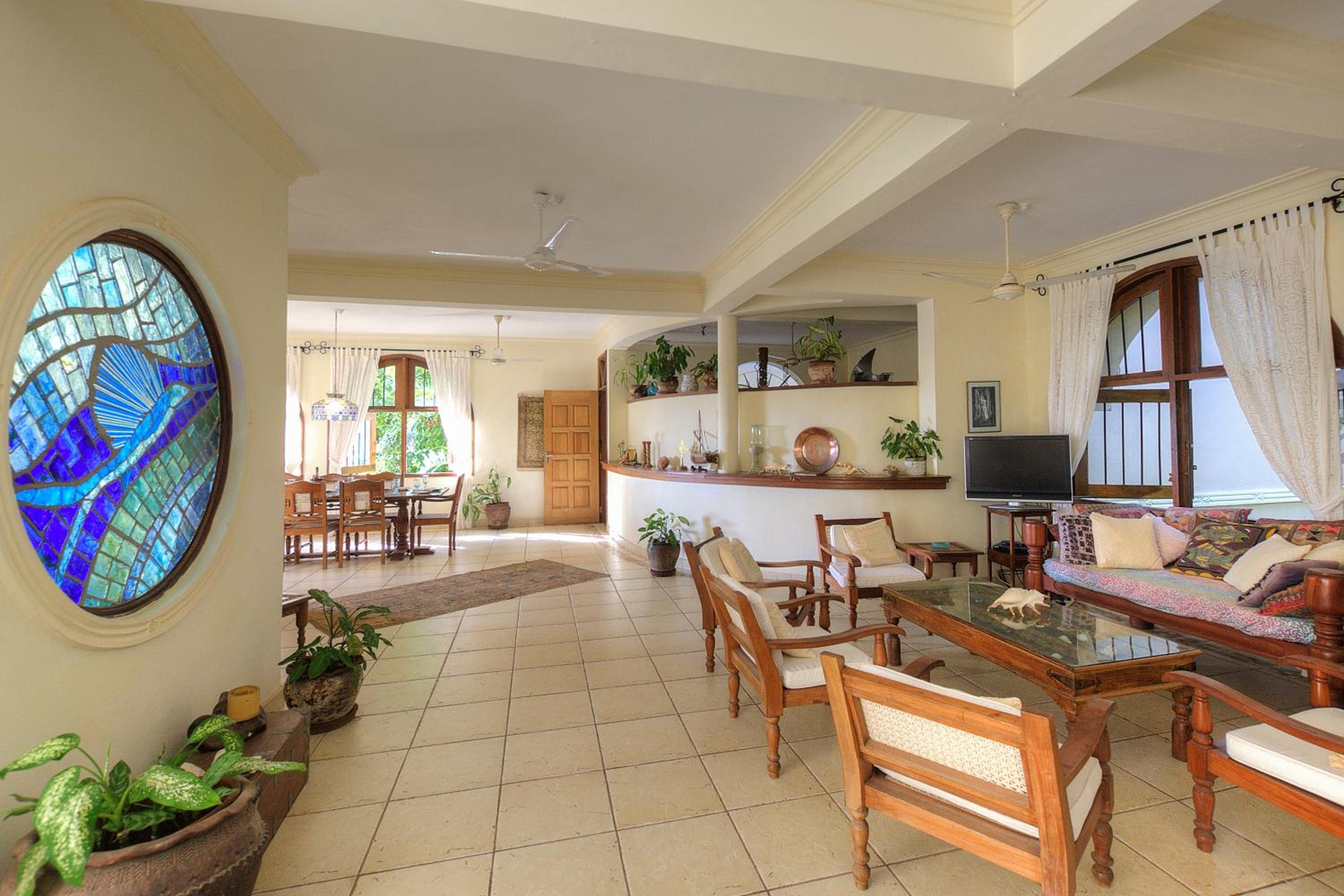 Maweni House - Beachfront, Pool, AC & Cook view 5