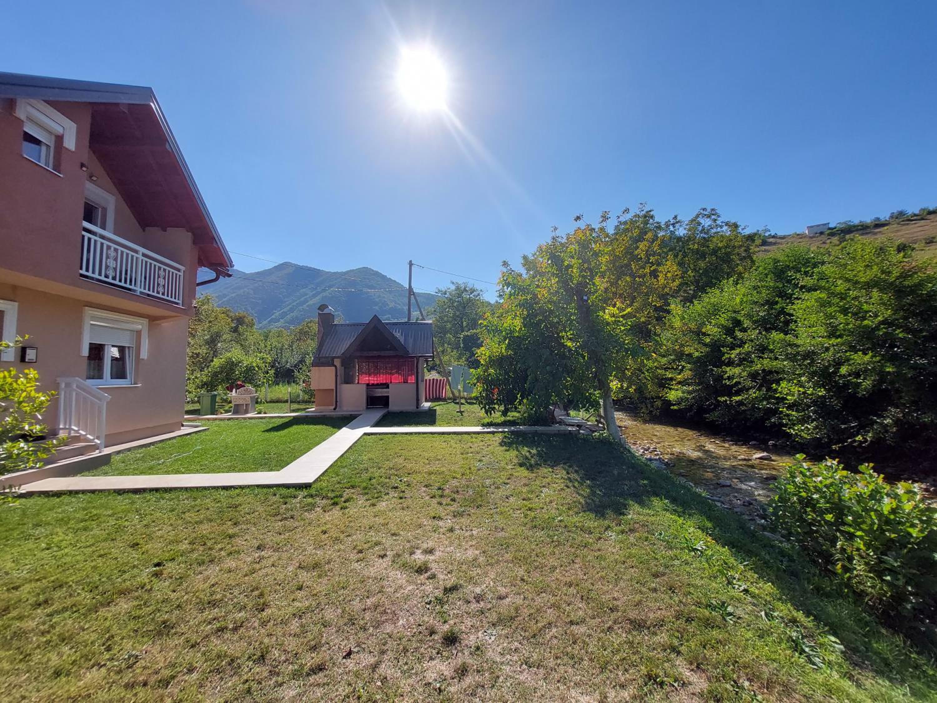 Kuća-Villa pored rijeke i jezera Čelebići Konjic