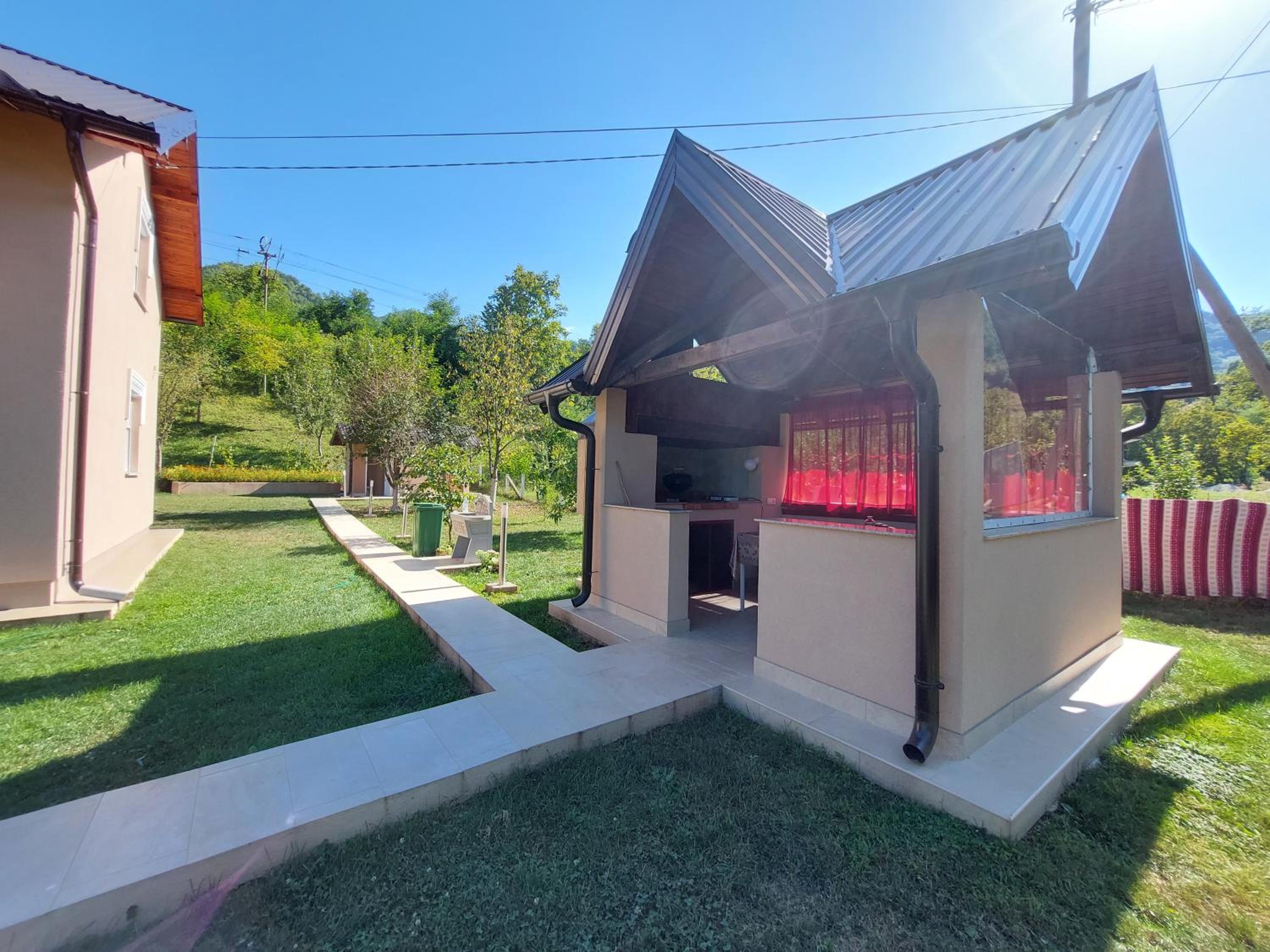 Kuća-Villa pored rijeke i jezera Čelebići Konjic