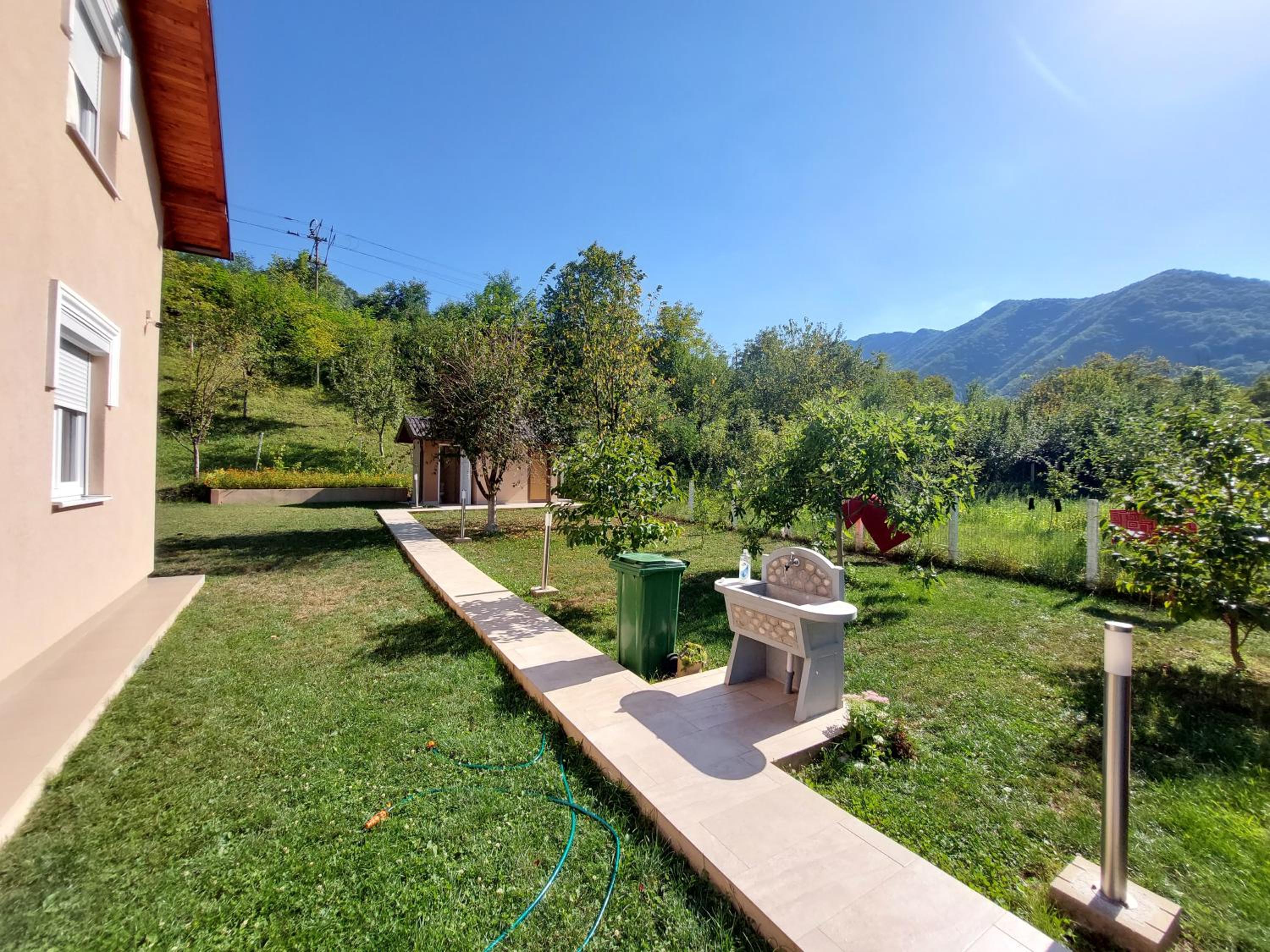 Kuća-Villa pored rijeke i jezera Čelebići Konjic