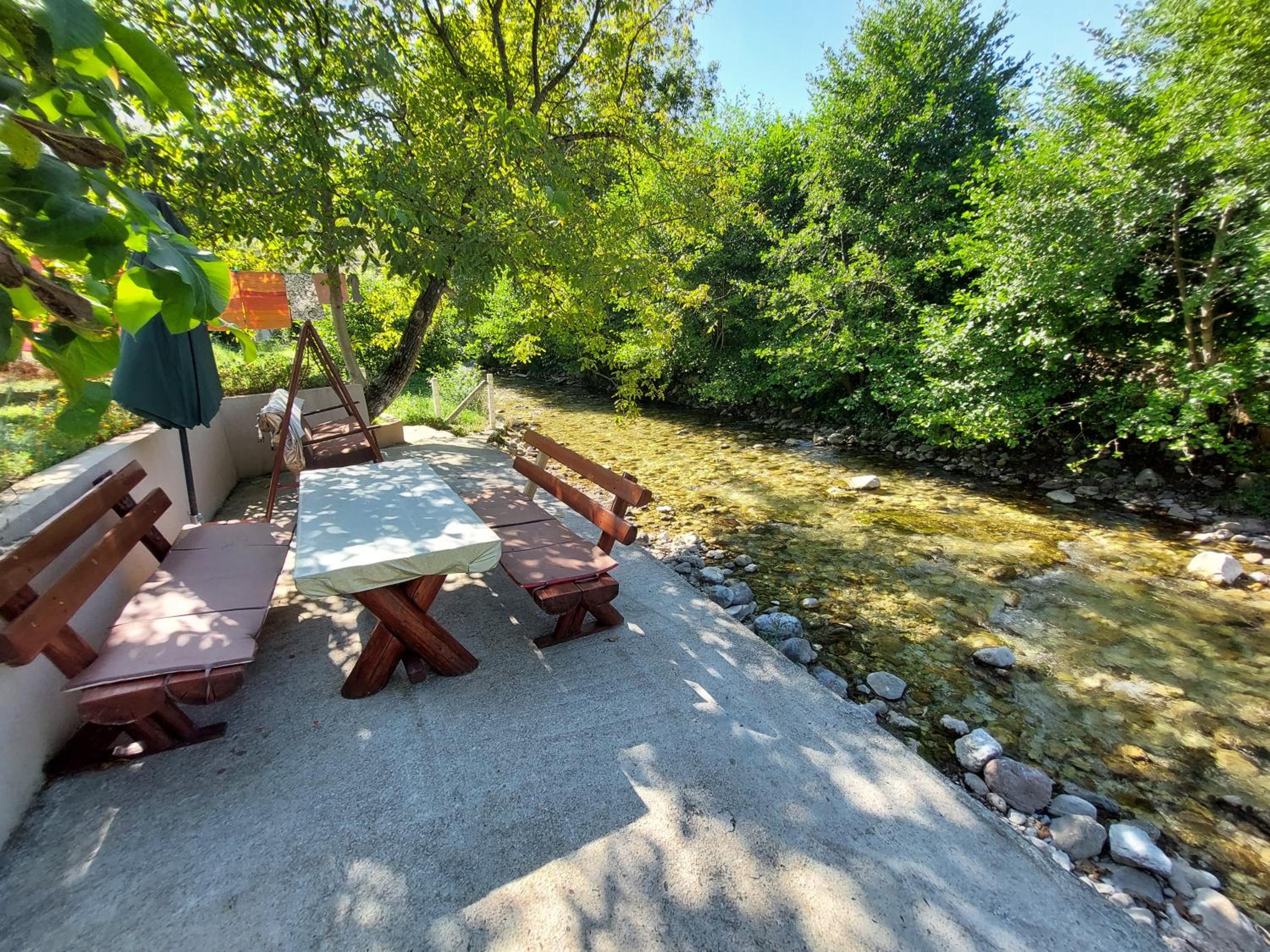 Kuća-Villa pored rijeke i jezera Čelebići Konjic
